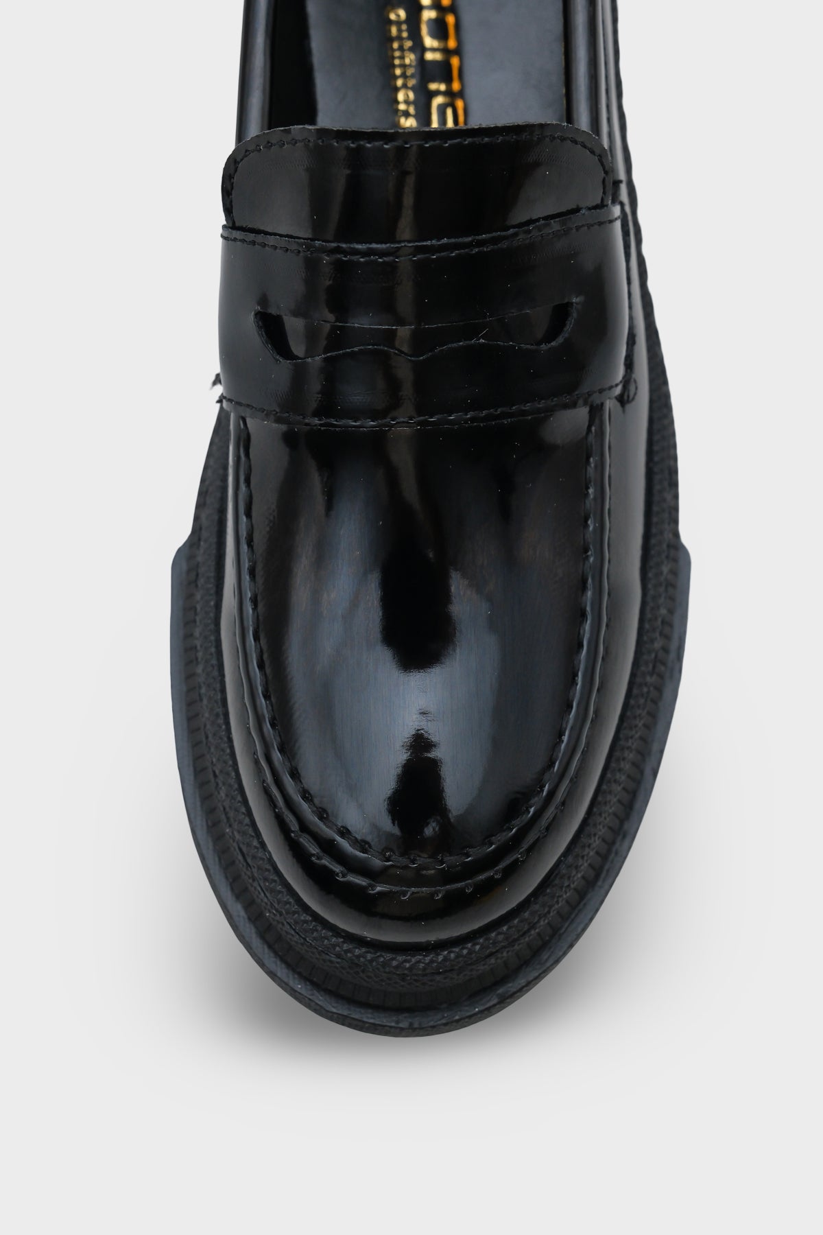 Fania Oval Burunlu Trak Tabanlı Rugan Kadın Loafer