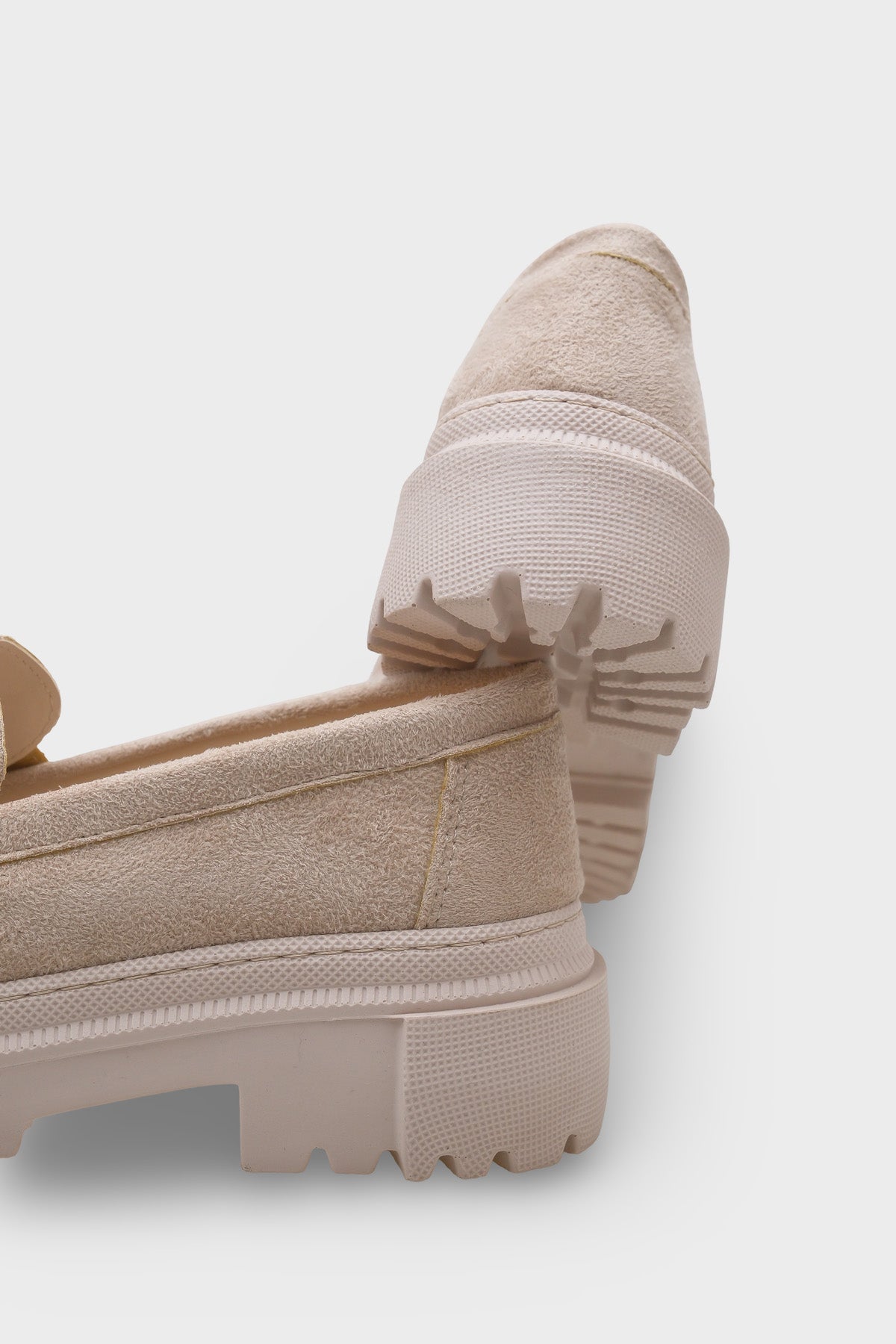 Ashlee Oval Burunlu Püsküllü Trak Tabanlı Süet Kadın Loafer