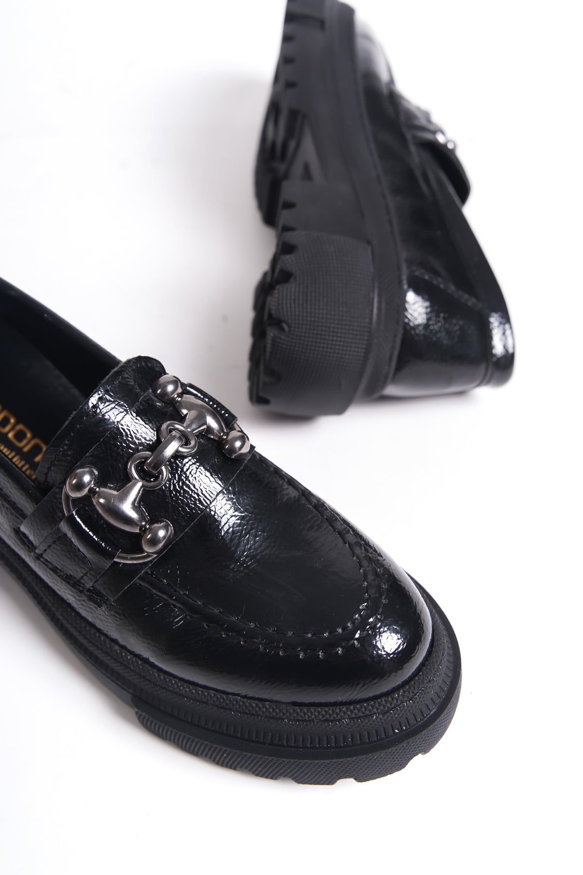 Denni Oval Burunlu Metal Tokalı Trak Tabanlı Kadın Loafer