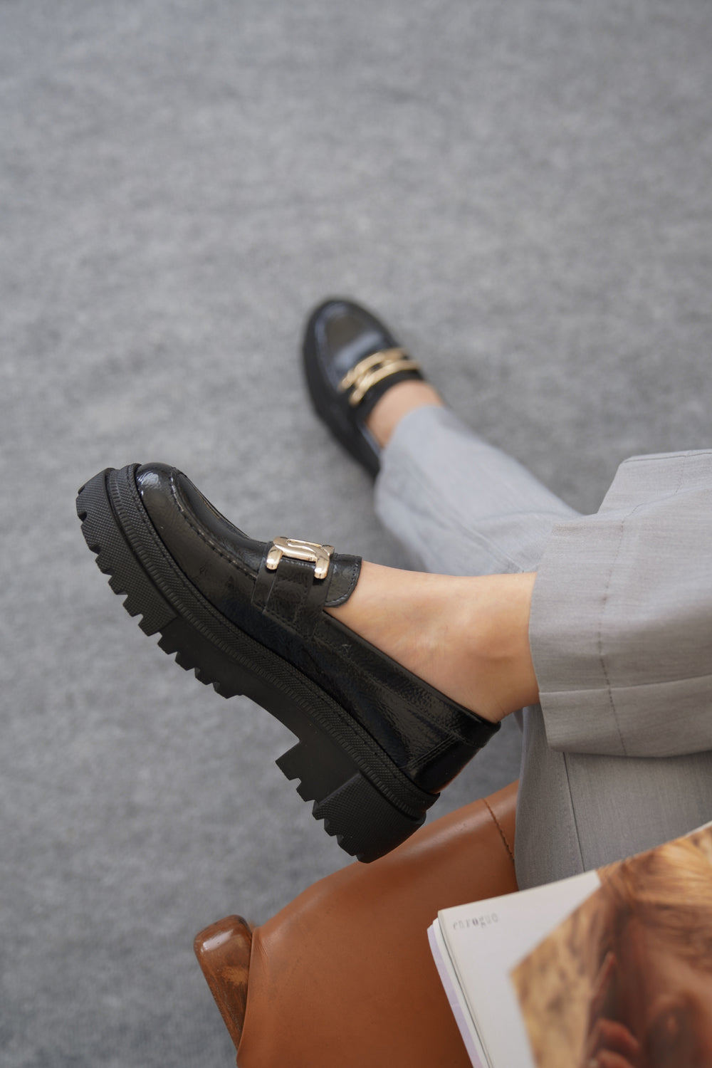 Meagan Oval Burunlu Metal Aksesuarlı Trak Tabanlı Kırışık Rugan Kadın Loafer