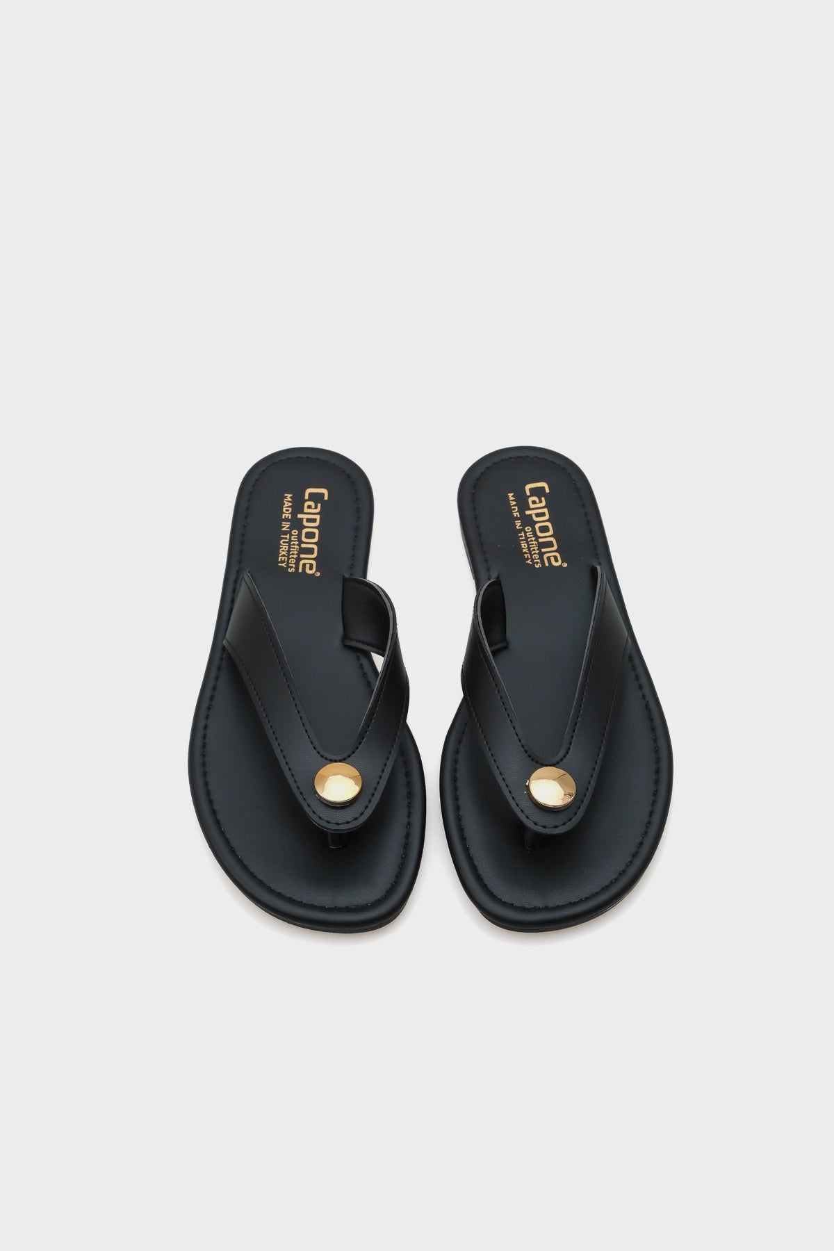 Kassey Parmak Arası Düz Topuklu Metal Aksesuarlı Yuvarlak Burunlu Kadın Terlik