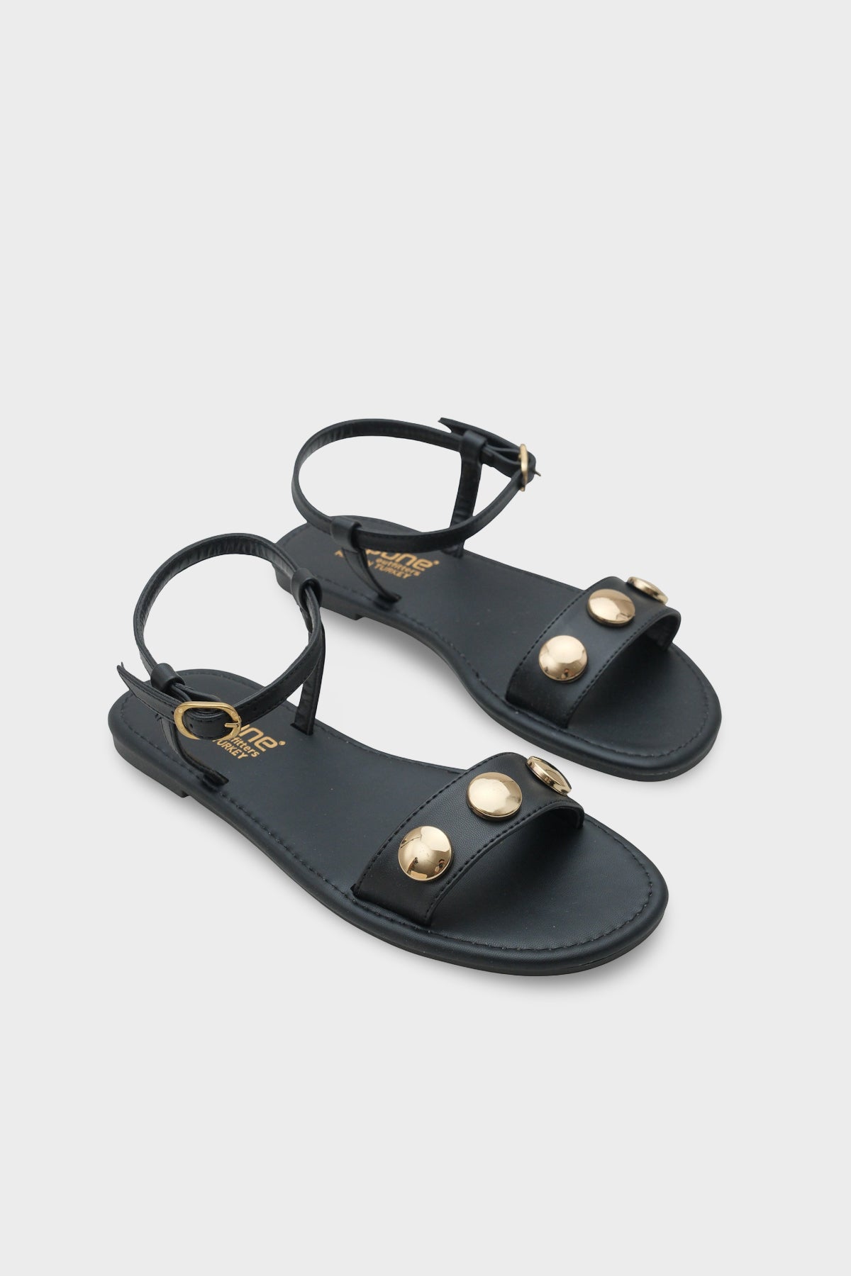 Celina Tek Bantlı Metal Aksesuarlı Bilekten Bantlı Düz Topuklu Yuvarlak Burunlu Kadın Sandalet