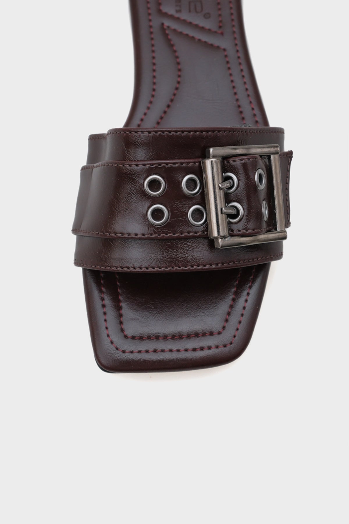 Katha Metal Tokalı Düz Topuklu Küt Burunlu Kadın Terlik