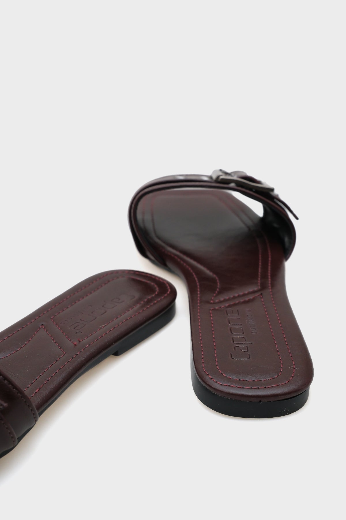 Katha Metal Tokalı Düz Topuklu Küt Burunlu Kadın Terlik