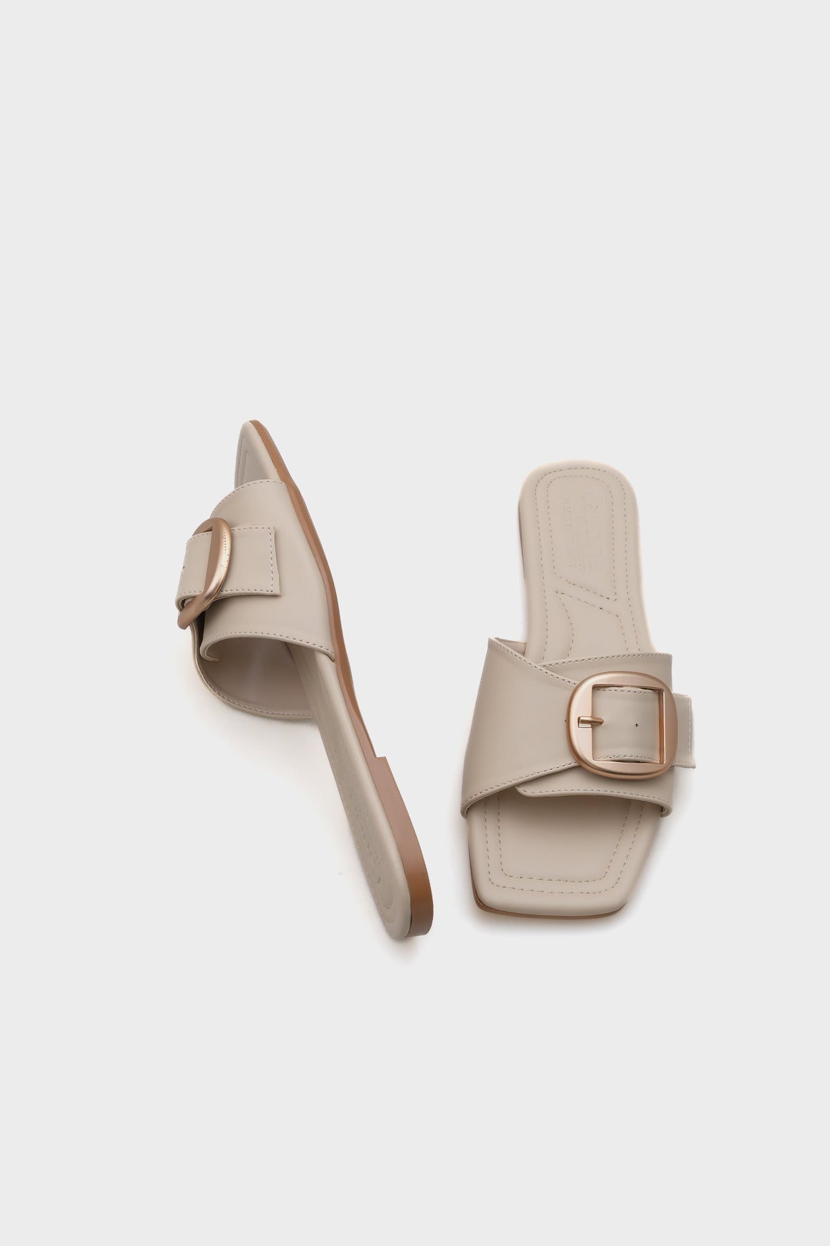 Kathy Metal Tokalı Düz Topuklu Küt Burunlu Kadın Terlik