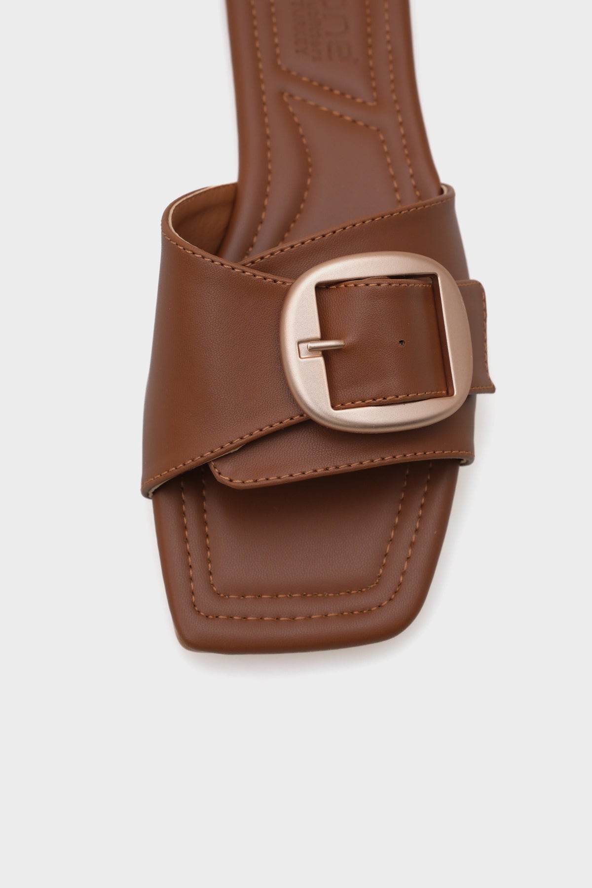 Kathy Metal Tokalı Düz Topuklu Küt Burunlu Kadın Terlik