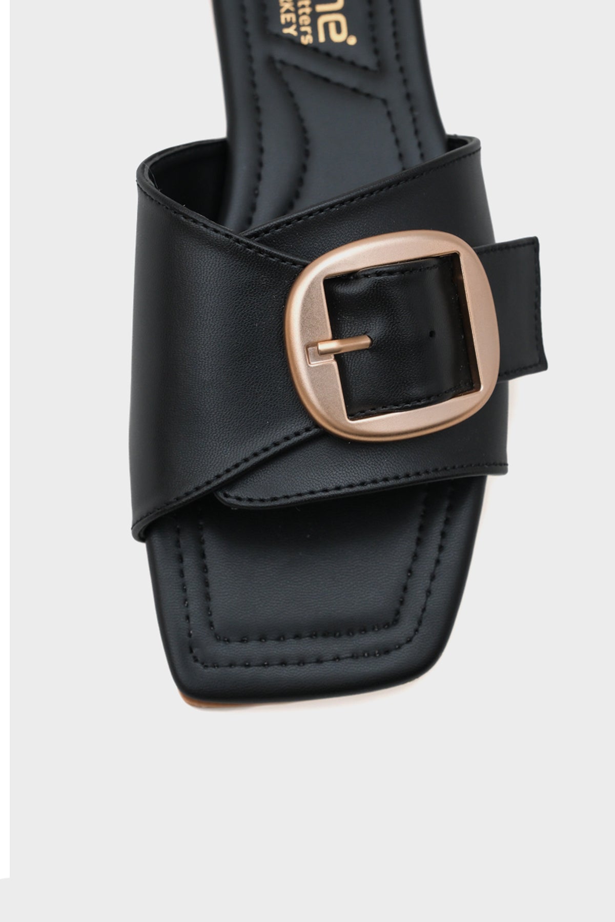 Kathy Metal Tokalı Düz Topuklu Küt Burunlu Kadın Terlik