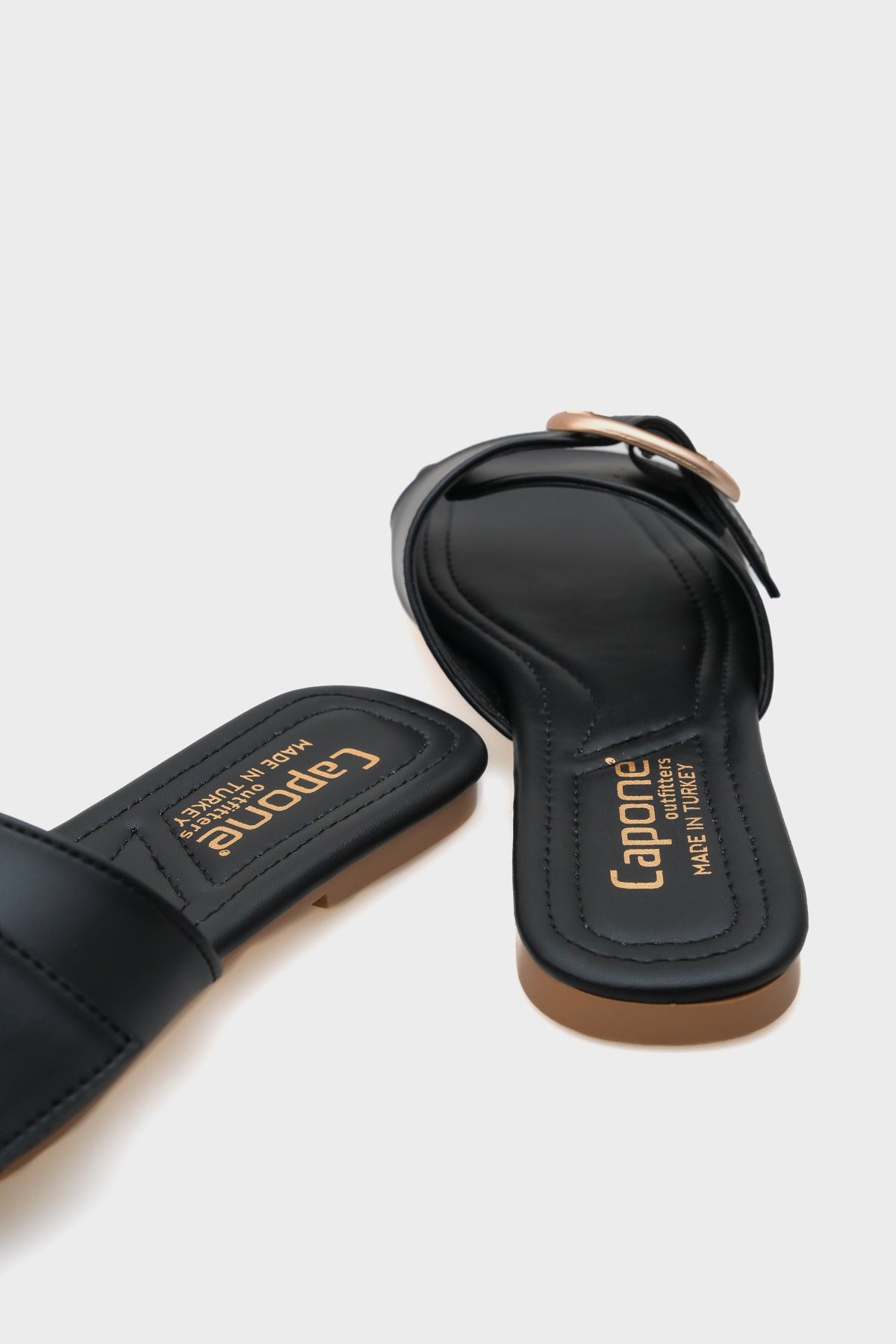 Kathy Metal Tokalı Düz Topuklu Küt Burunlu Kadın Terlik