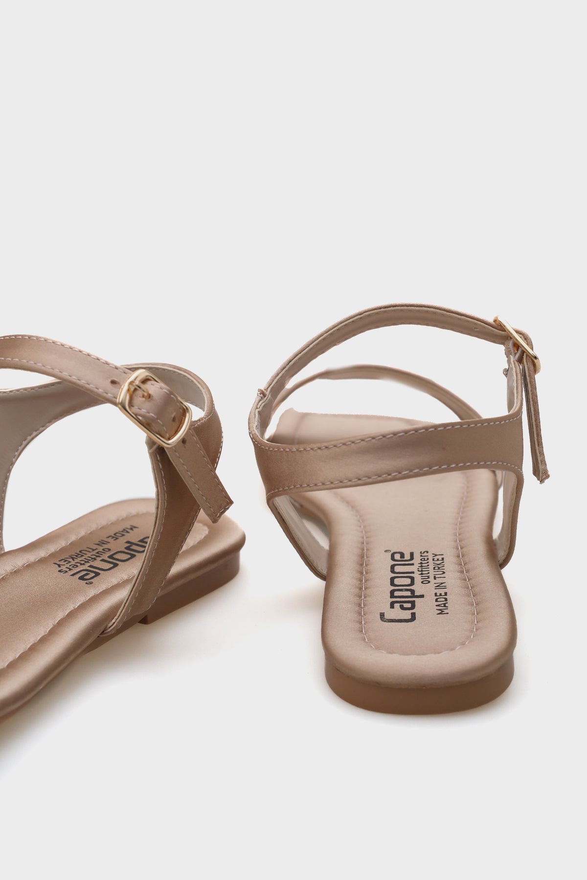 Celinda Bilekten Bantlı Küt Burunlu Düz Topuklu Saten Kadın Sandalet