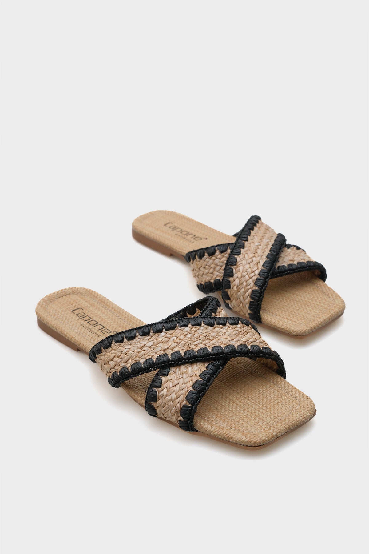 Kiley Düz Topuklu Hasır Küt Burunlu Çapraz Bantlı Kadın Terlik