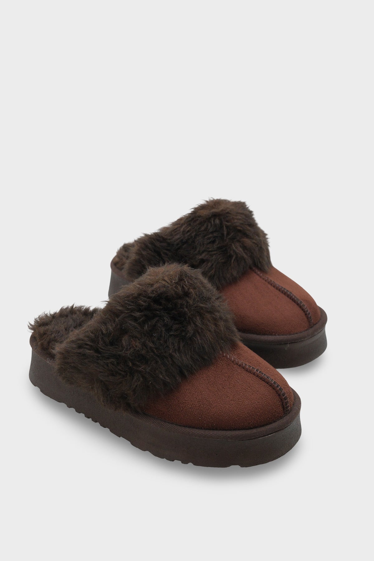 Florri Tüylü Burnu Kapalı Kadın Terlik