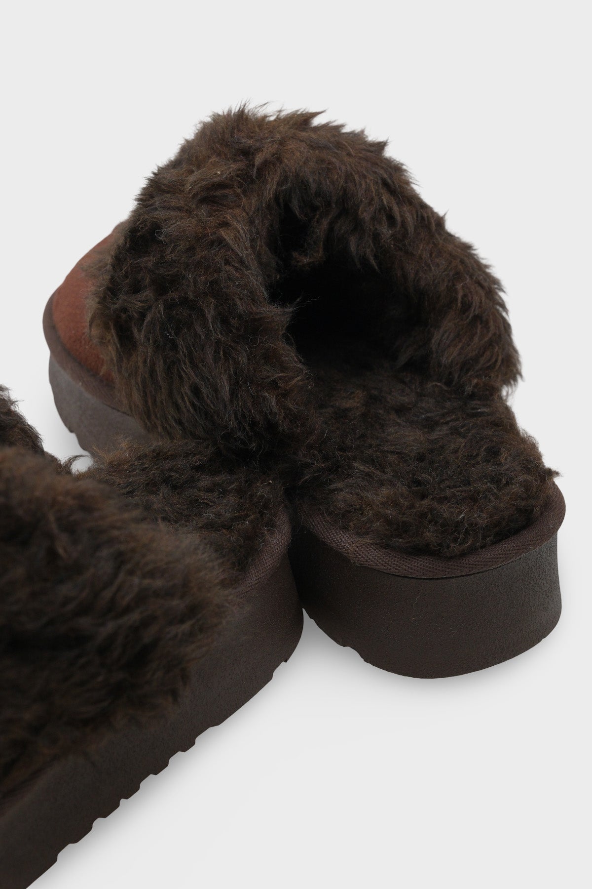 Florri Tüylü Burnu Kapalı Kadın Terlik