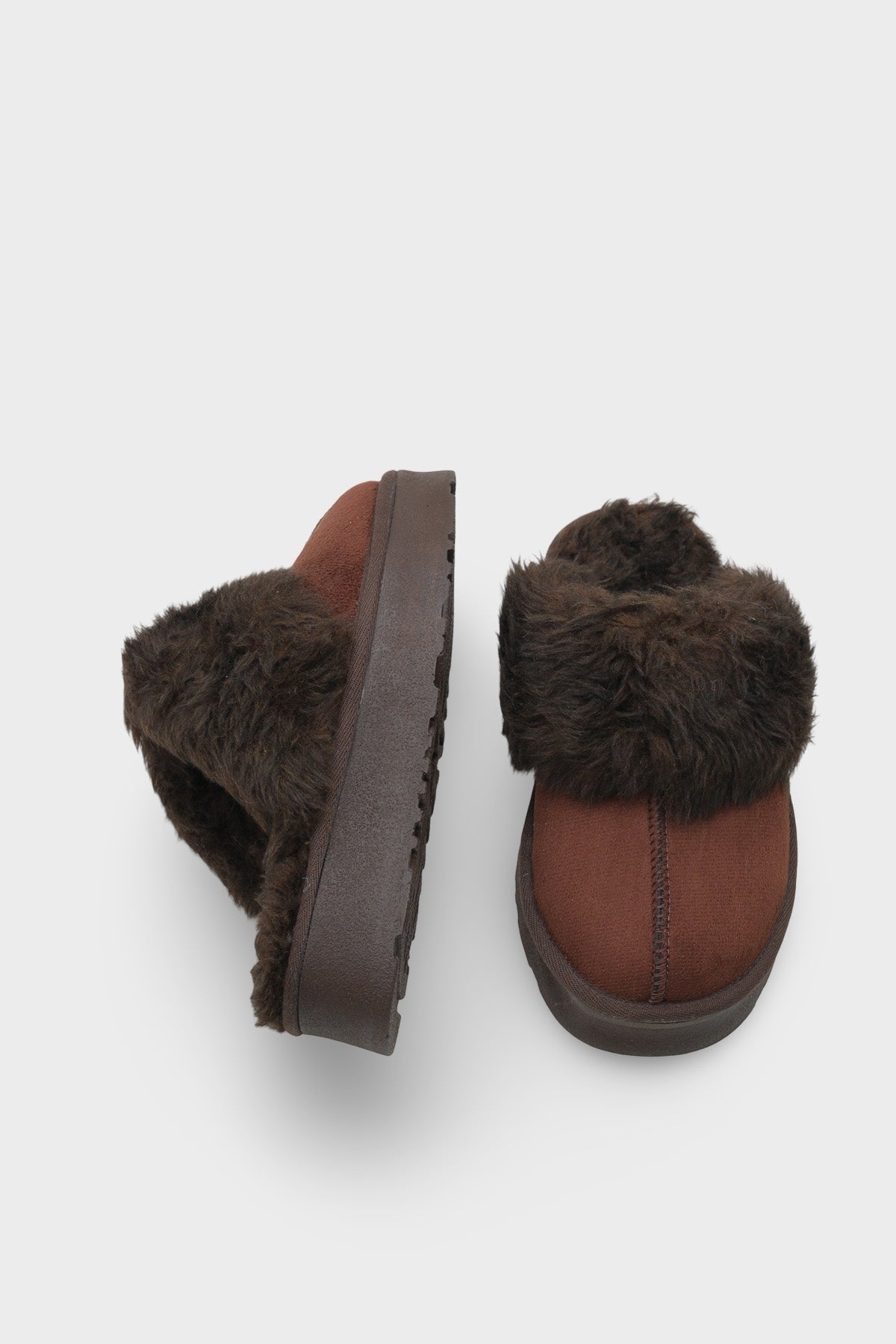 Florri Tüylü Burnu Kapalı Kadın Terlik