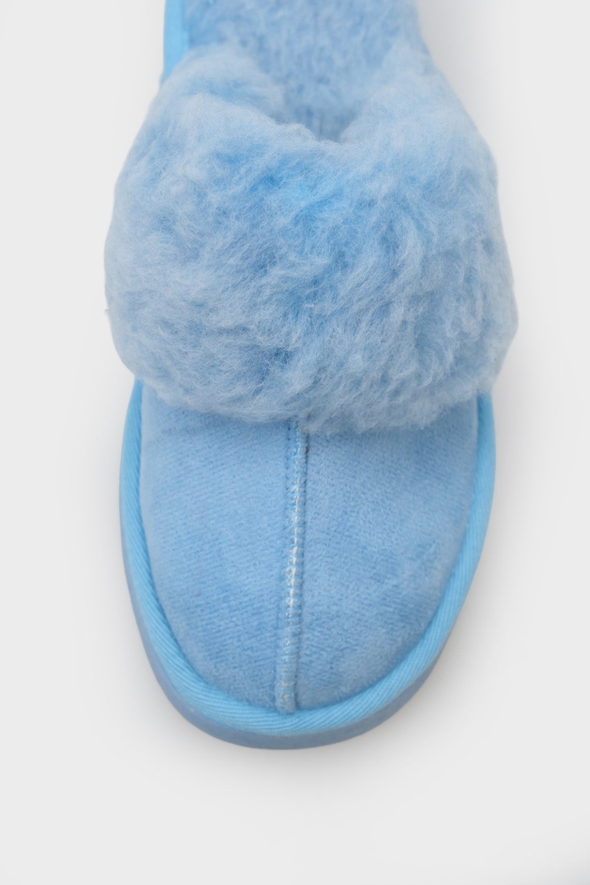 Florri Tüylü Burnu Kapalı Kadın Terlik