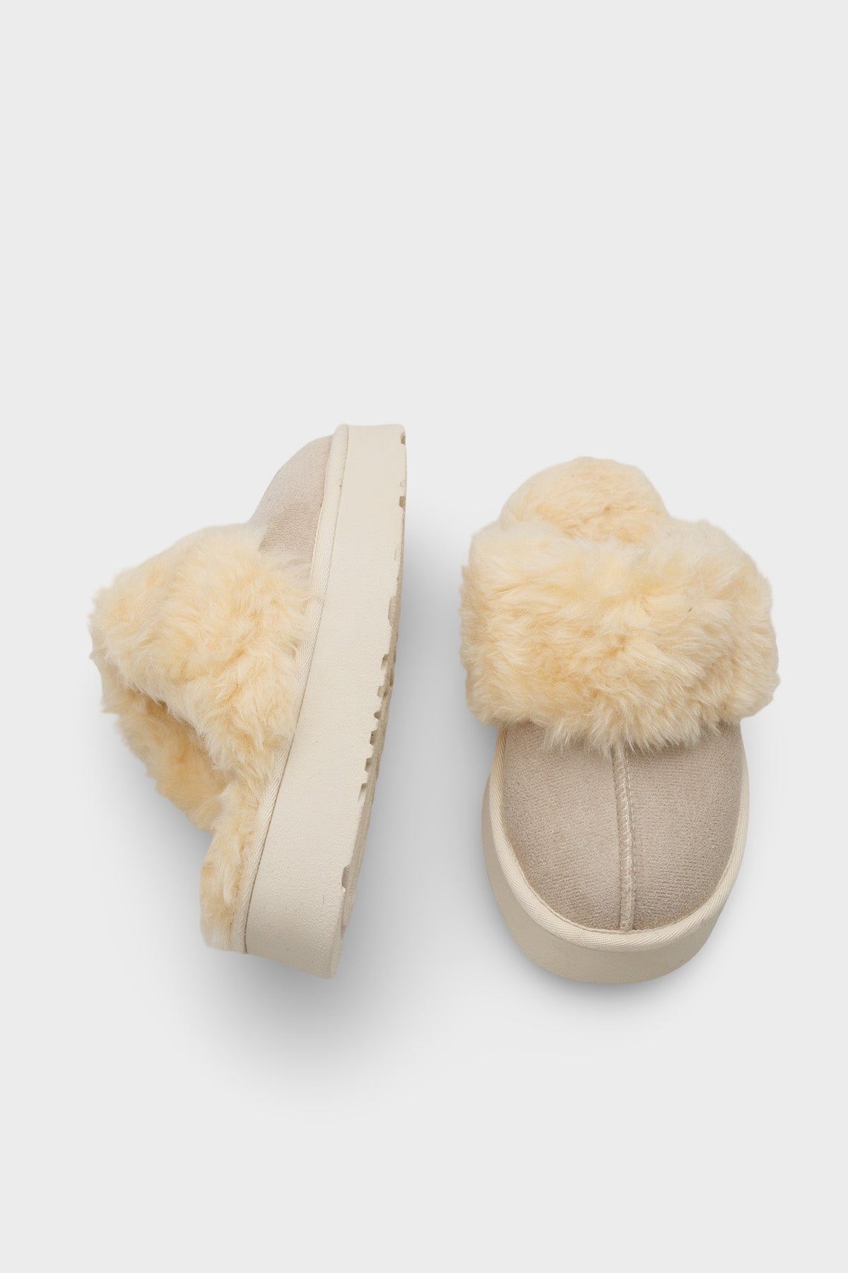 Florri Tüylü Burnu Kapalı Kadın Terlik