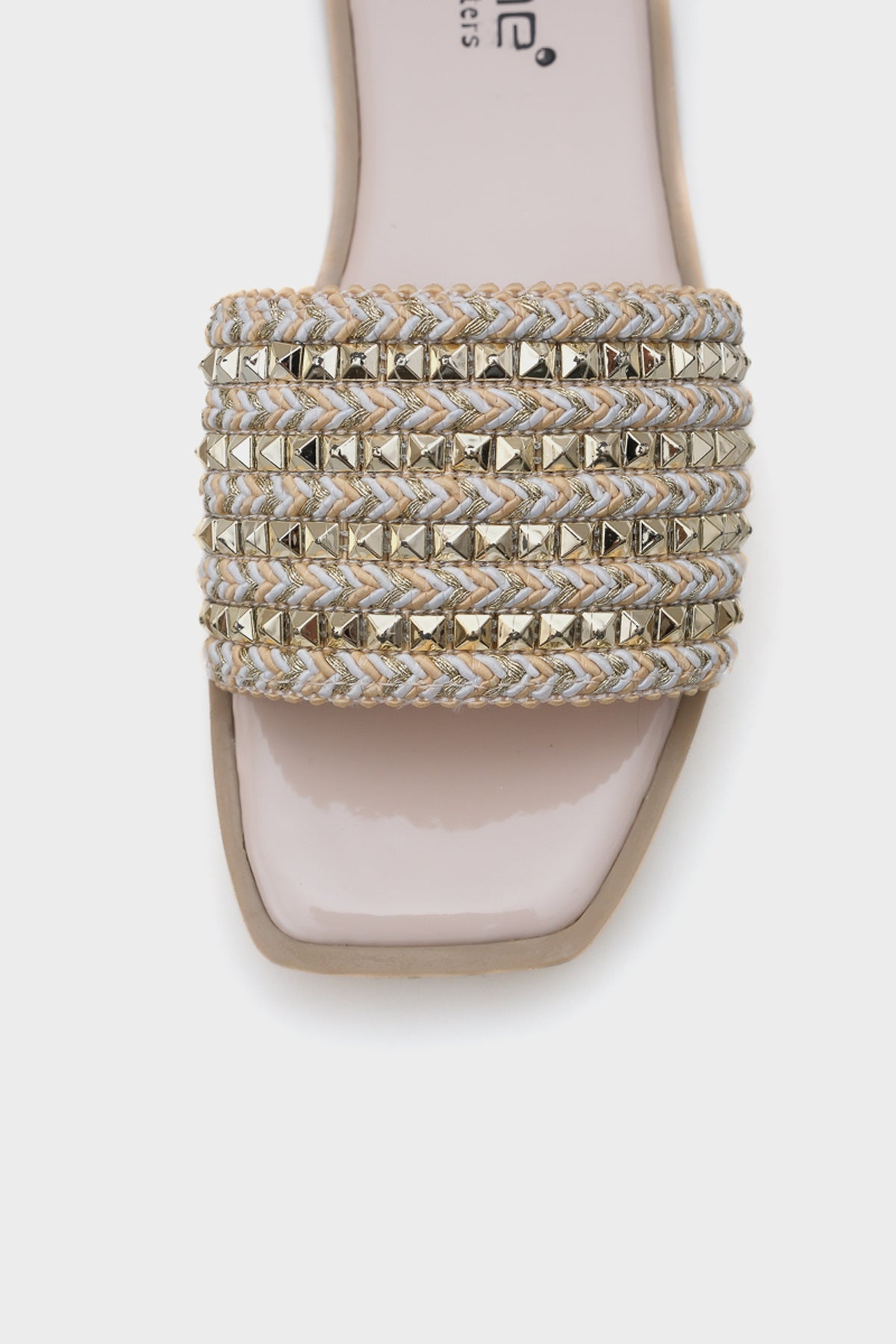 Kourtney Düz Topuklu Küt Burunlu Metal Aksesuarlı Hasır Kadın Terlik