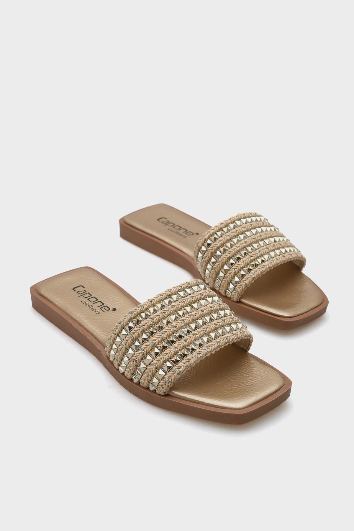 Kourtney Düz Topuklu Küt Burunlu Metal Aksesuarlı Hasır Kadın Terlik