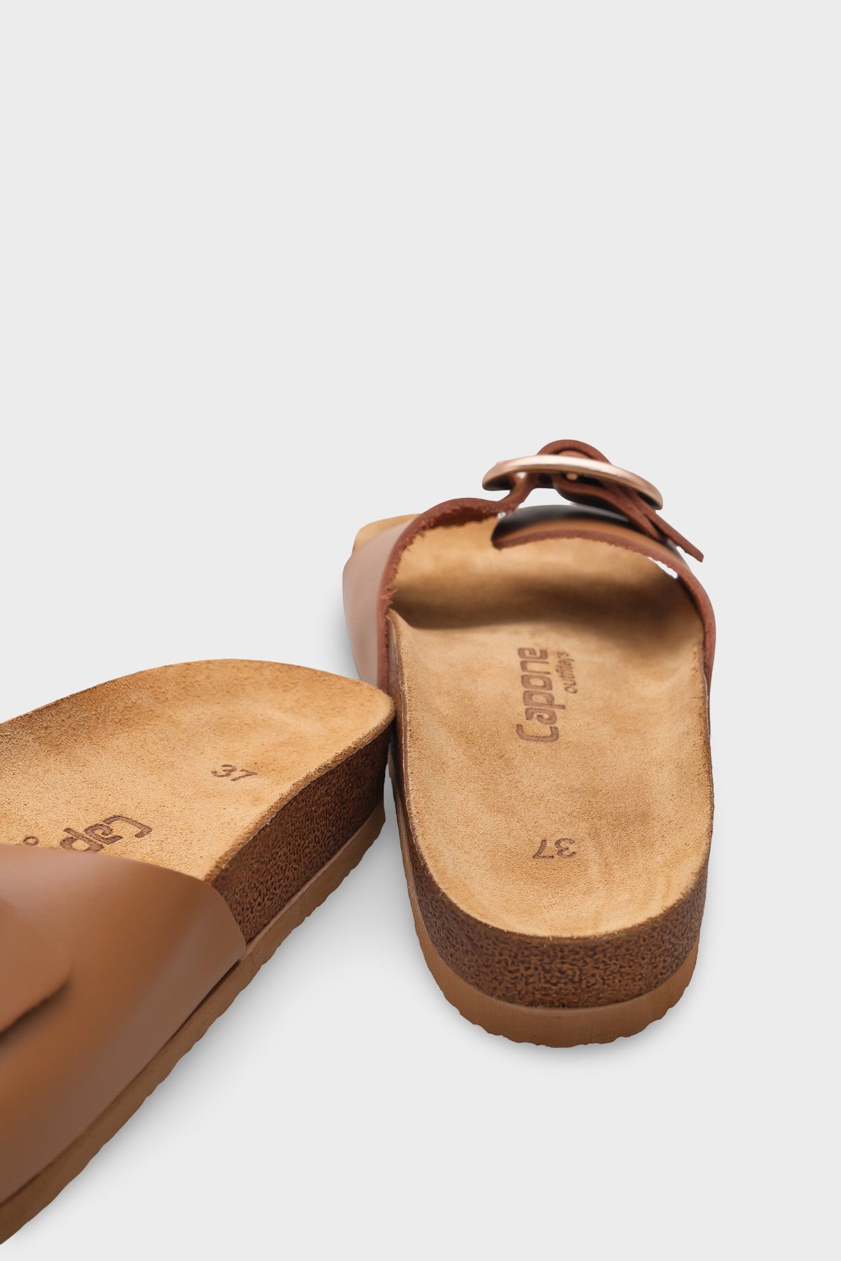 Lee Büyük Tokalı Anatomik Mantar Tabanlı Deri Terlik