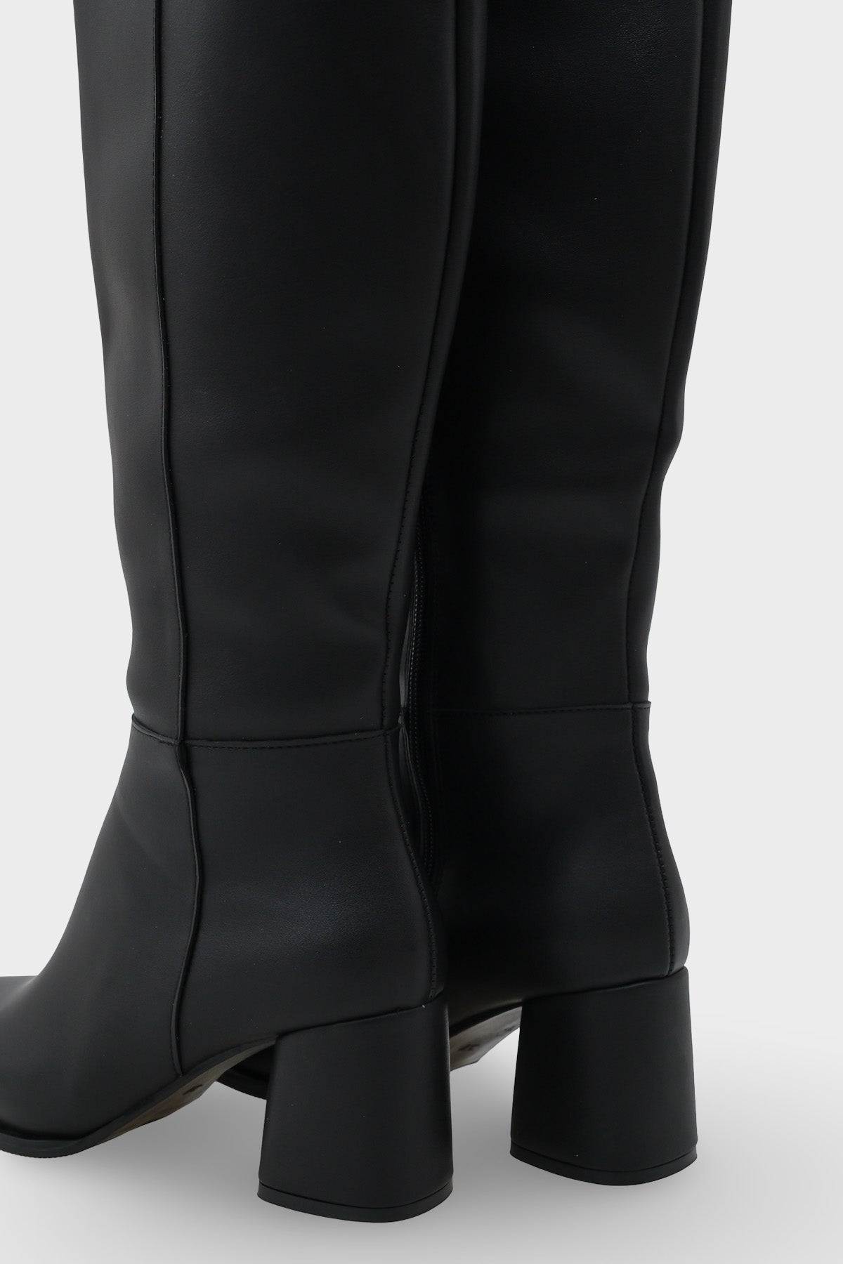 Cathrine Oval Burunlu Yandan Fermuarlı Topuklu Kadın Çizme