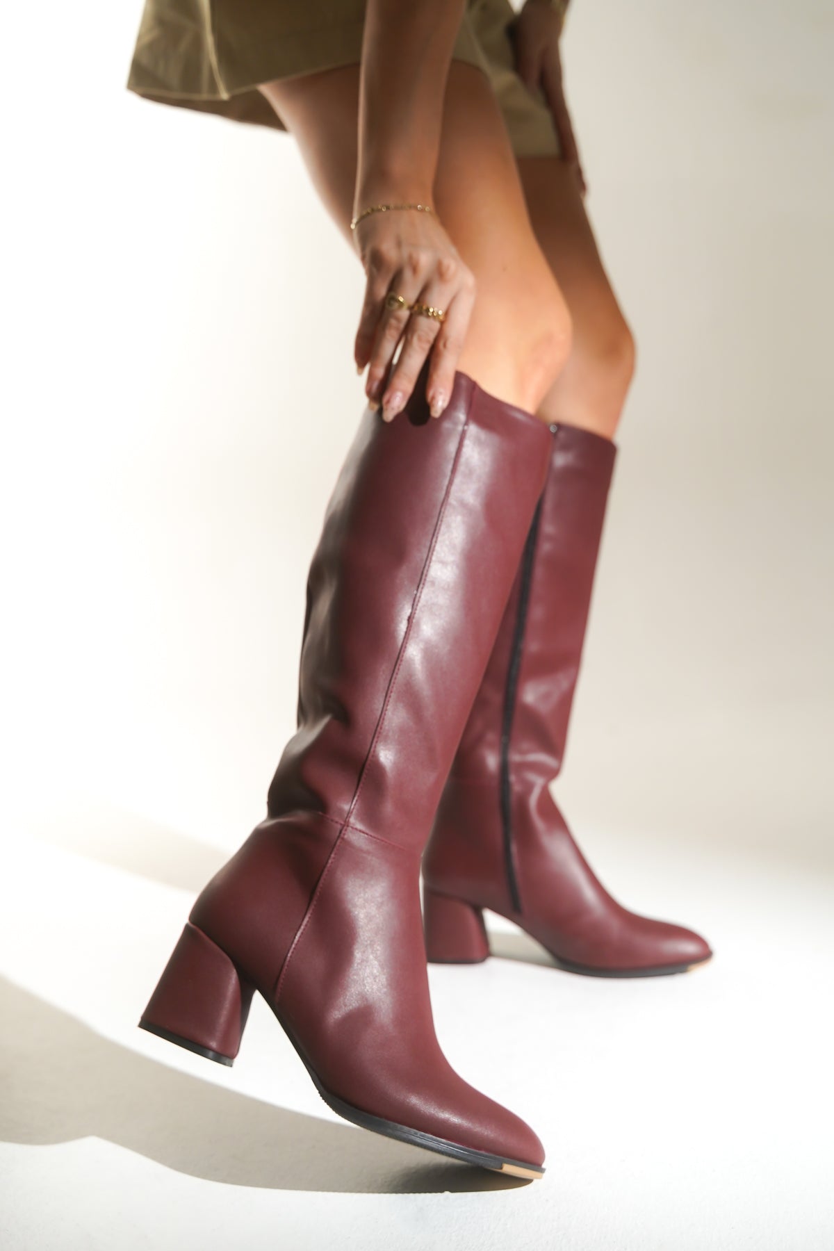 Cathrine Oval Burunlu Yandan Fermuarlı Topuklu Kadın Çizme