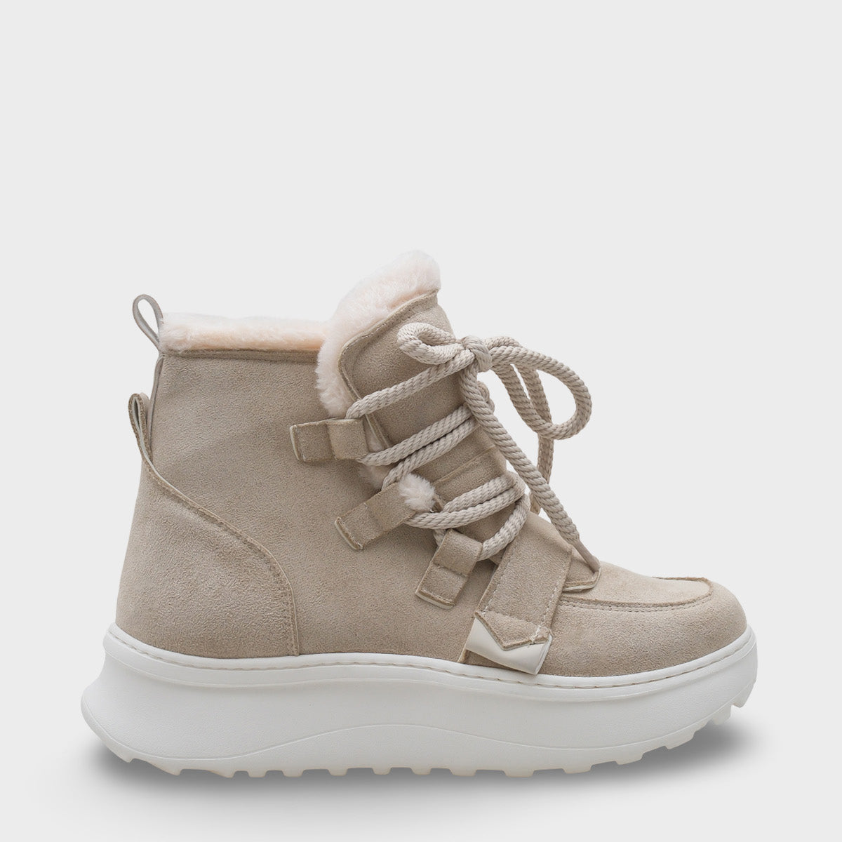 Agatha Kürklü Kadın Bot