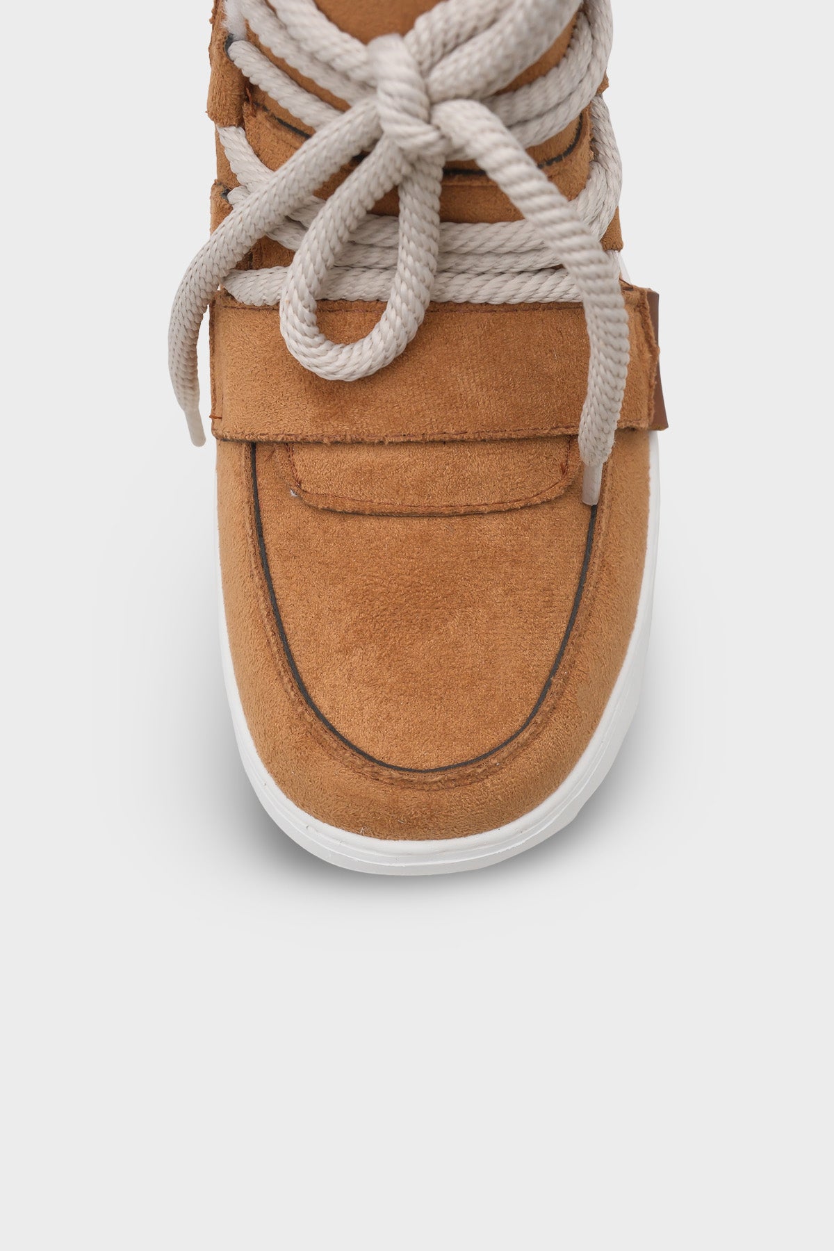 Agatha Kürklü Kadın Bot