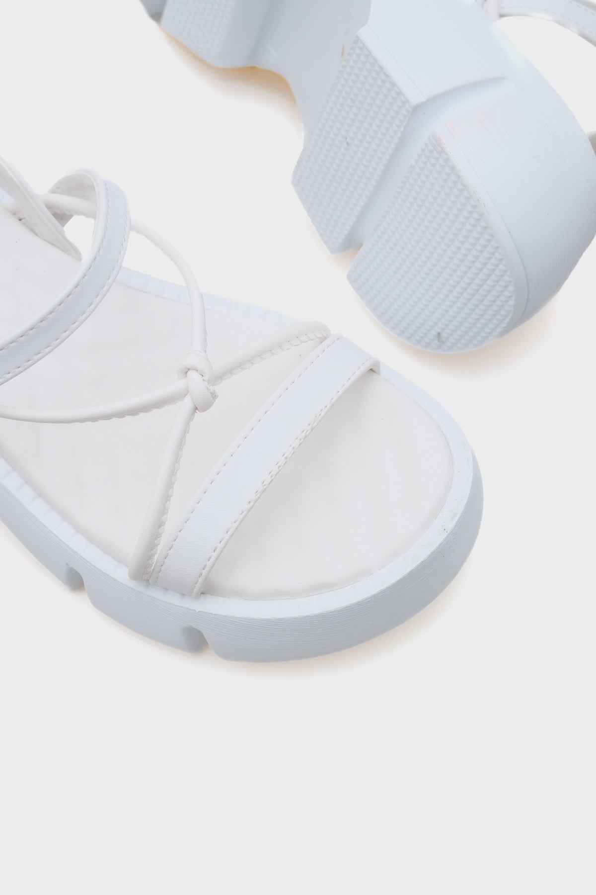 Amy Kalın Tabanlı Bilekten Bantlı Konfor Tabanlı Kadın Sandalet