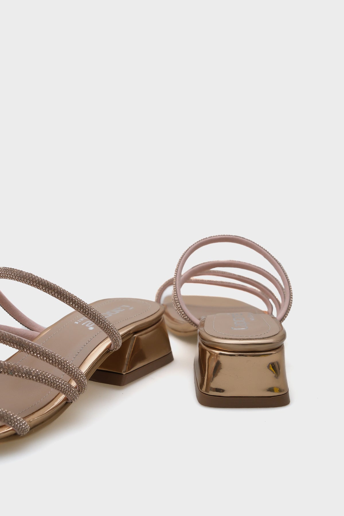 Lindsy Küt Burunlu Taşlı Bantlı Kısa Topuklu Ayna Kumaş Kadın Terlik