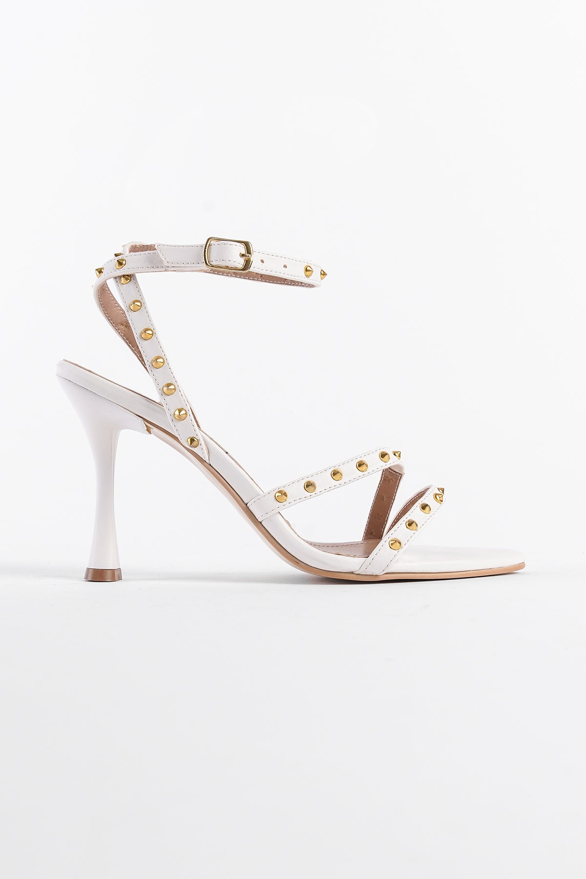 Sivri Burunlu Metal Aksesuarlı Çift Bantlı Yüksek Topuklu Kadın Sandalet