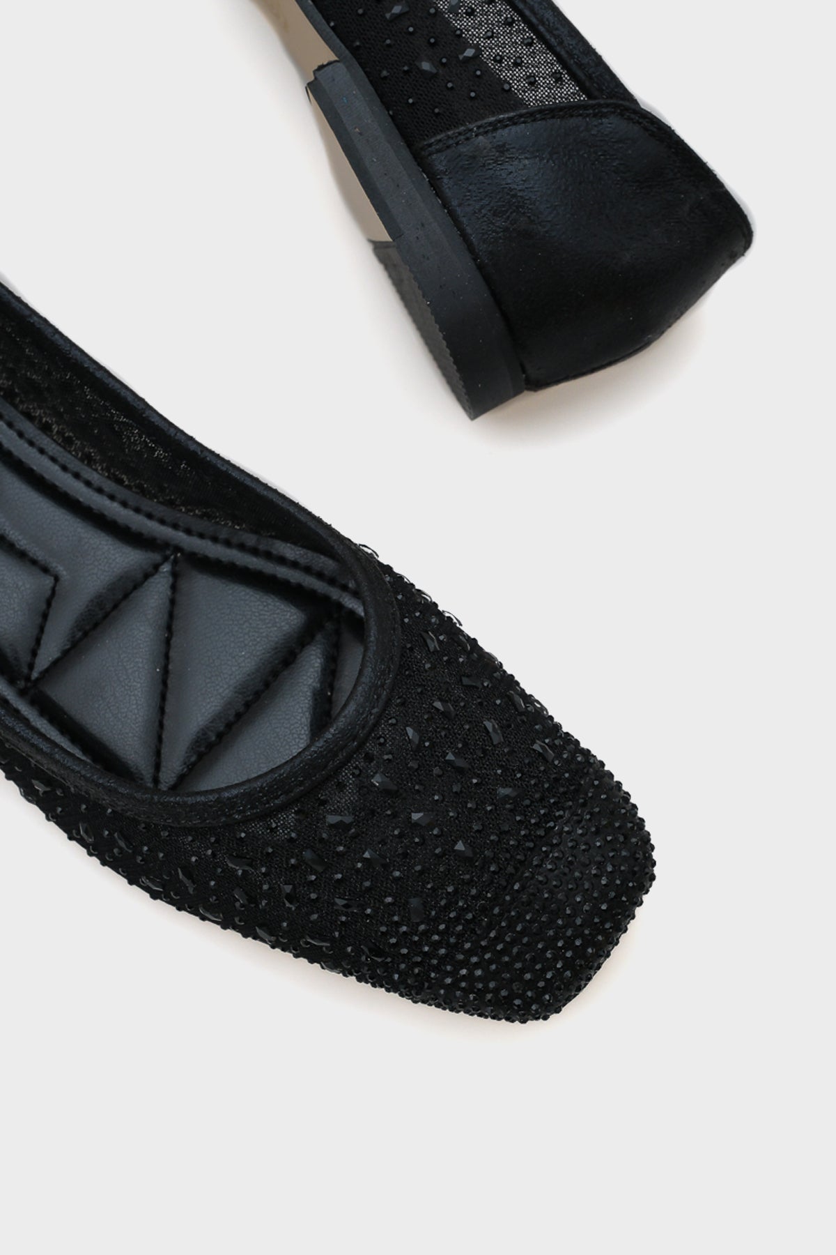 Adore Küt Burunlu Taşlı Dantelli Kadın Babet