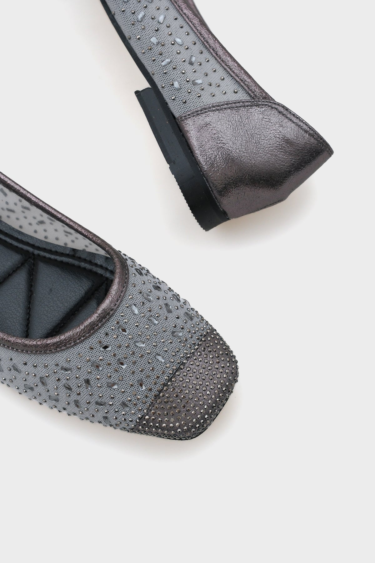 Adore Küt Burunlu Taşlı Dantelli Kadın Babet