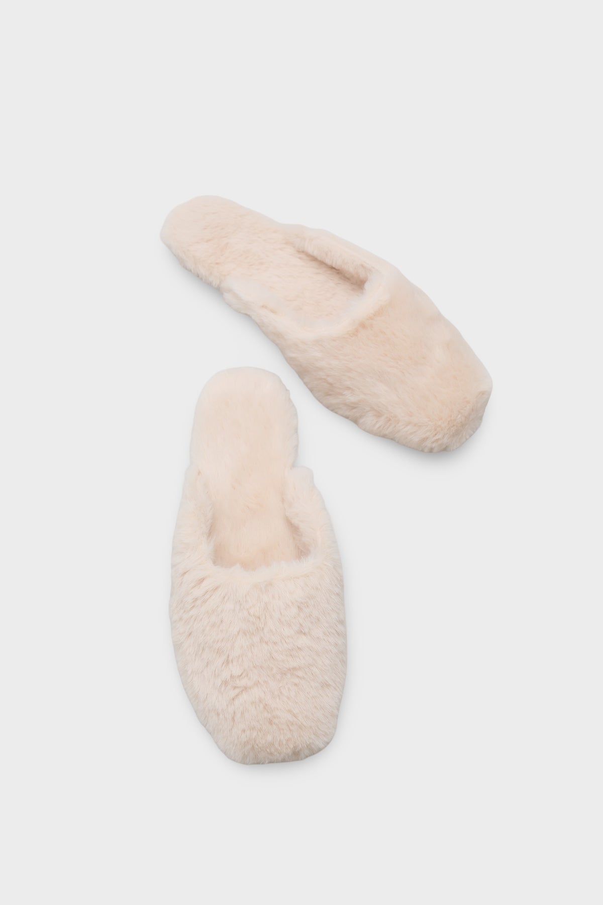 Cecile Kadın Peluş Burnu Kapalı Terlik