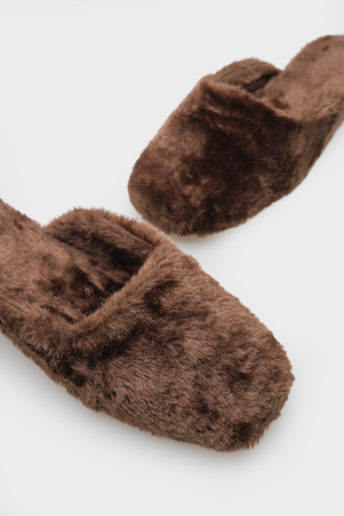 Cecile Kadın Peluş Burnu Kapalı Terlik