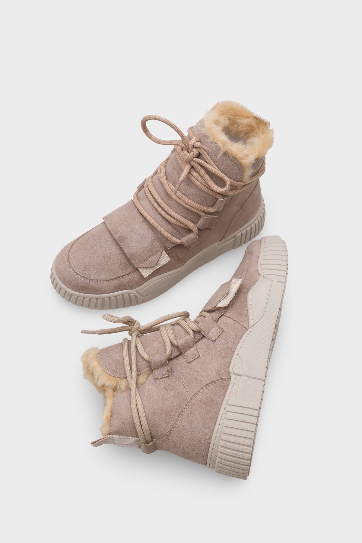 Sharron Kürklü Kadın Spor Bot