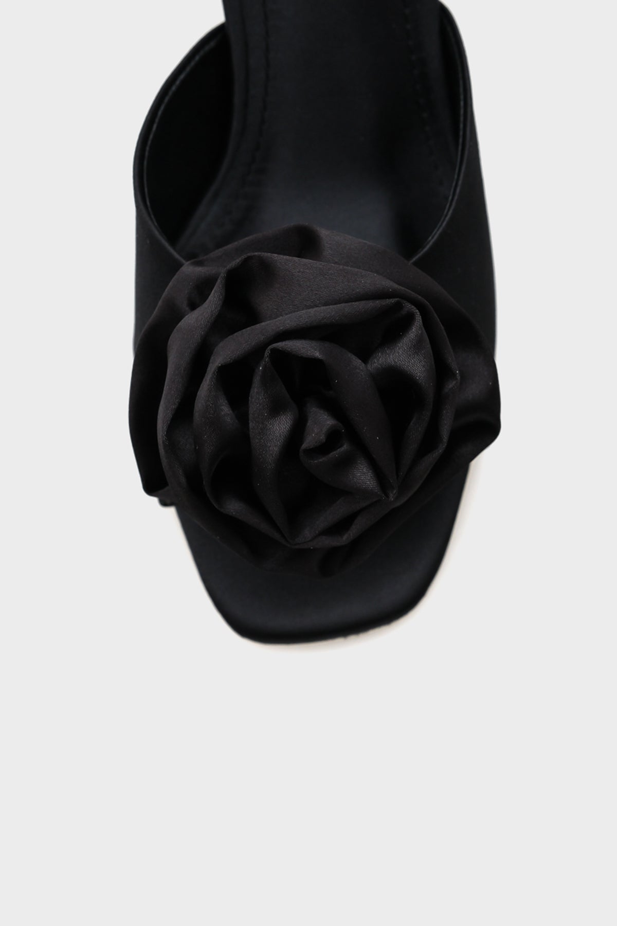 Lou Orta Topuklu Çiçekli Saten Kadın Terlik