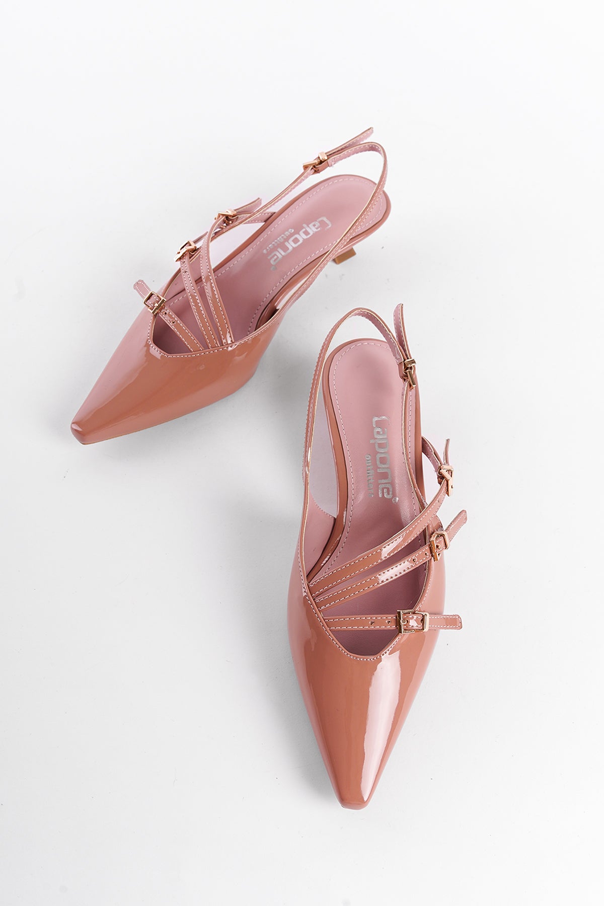 Sivri Burunlu Kısa Topuklu Tokalı Rugan Kadın Ayakkabı