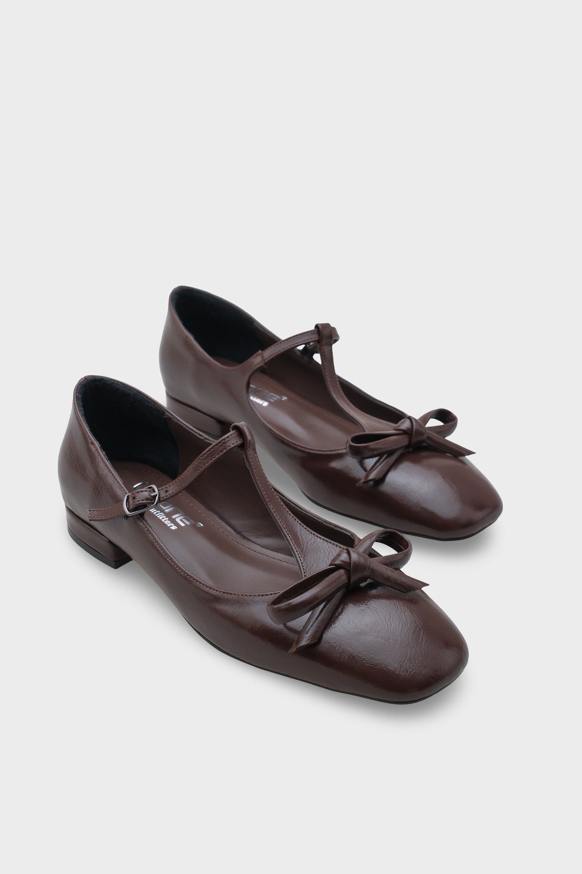 Suzi Küt Burunlu Bantlı Tokalı Kadın Babet