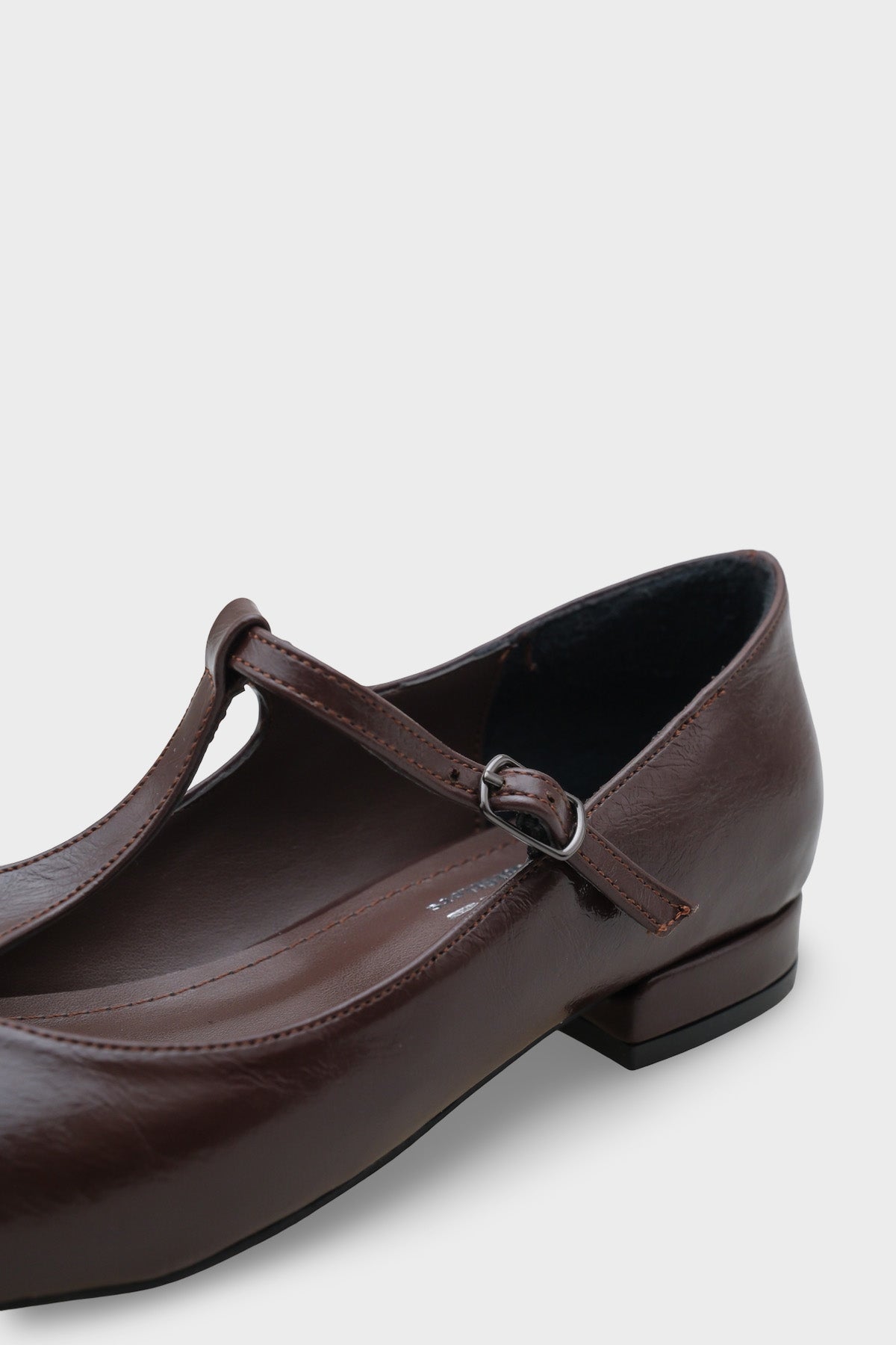 Suzi Küt Burunlu Bantlı Tokalı Kadın Babet