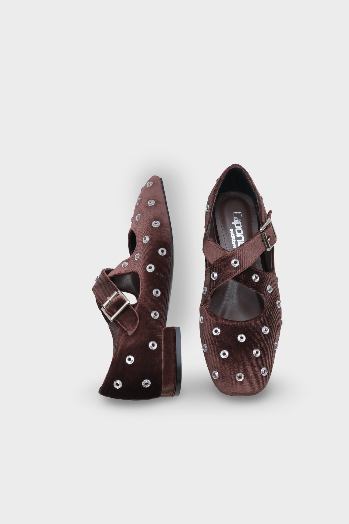 Janeta Kadife Küt Burunlu Zımbalı Çapraz Bantlı Kadın Babet