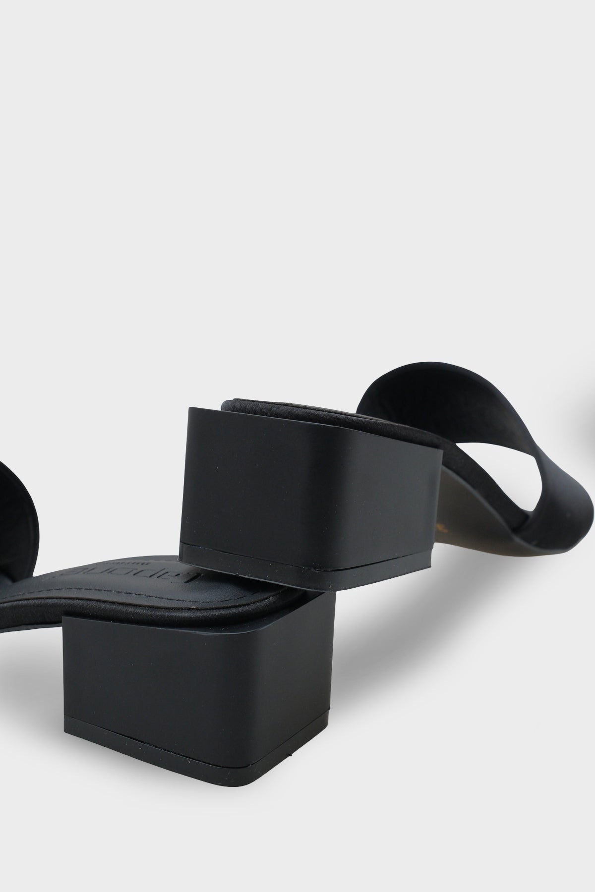 Cathleen Küt Burunlu Orta Topuklu Saten Kadın Terlik