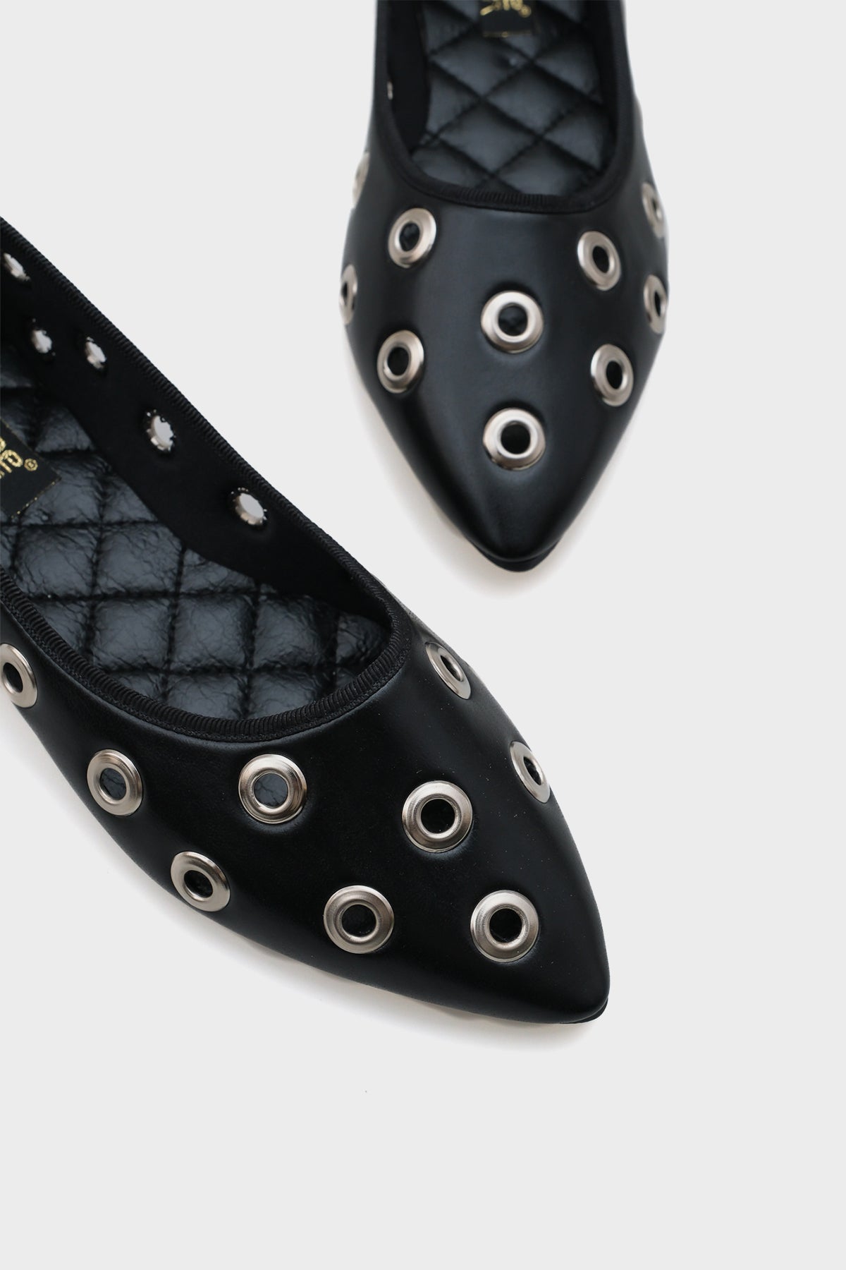 Alexa Metal Aksesuarlı Sivri Burunlu Babet