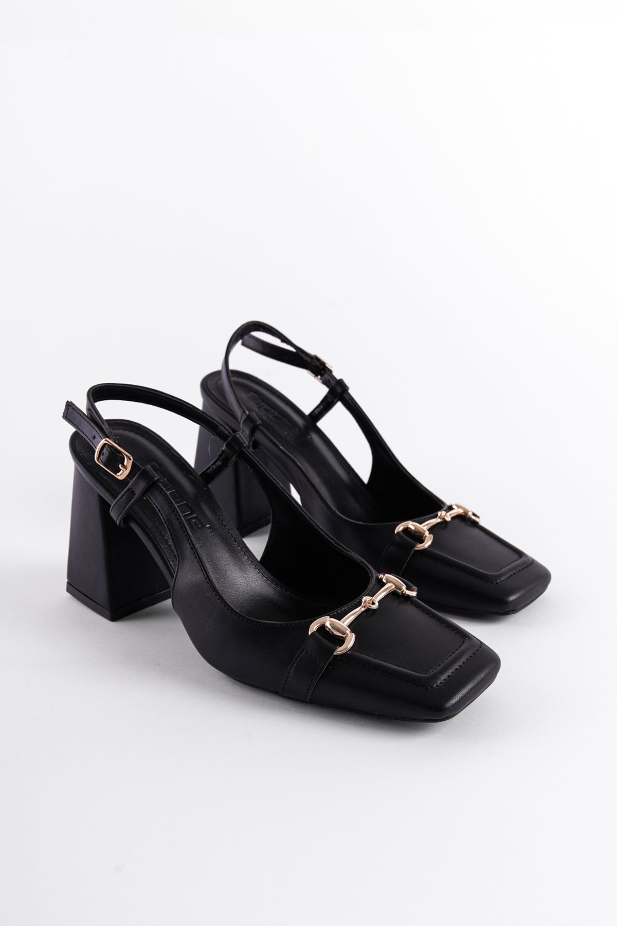 Kalın Topuklu Arkası Açık Tokalı Küt Burunlu Kadın Ayakkabı