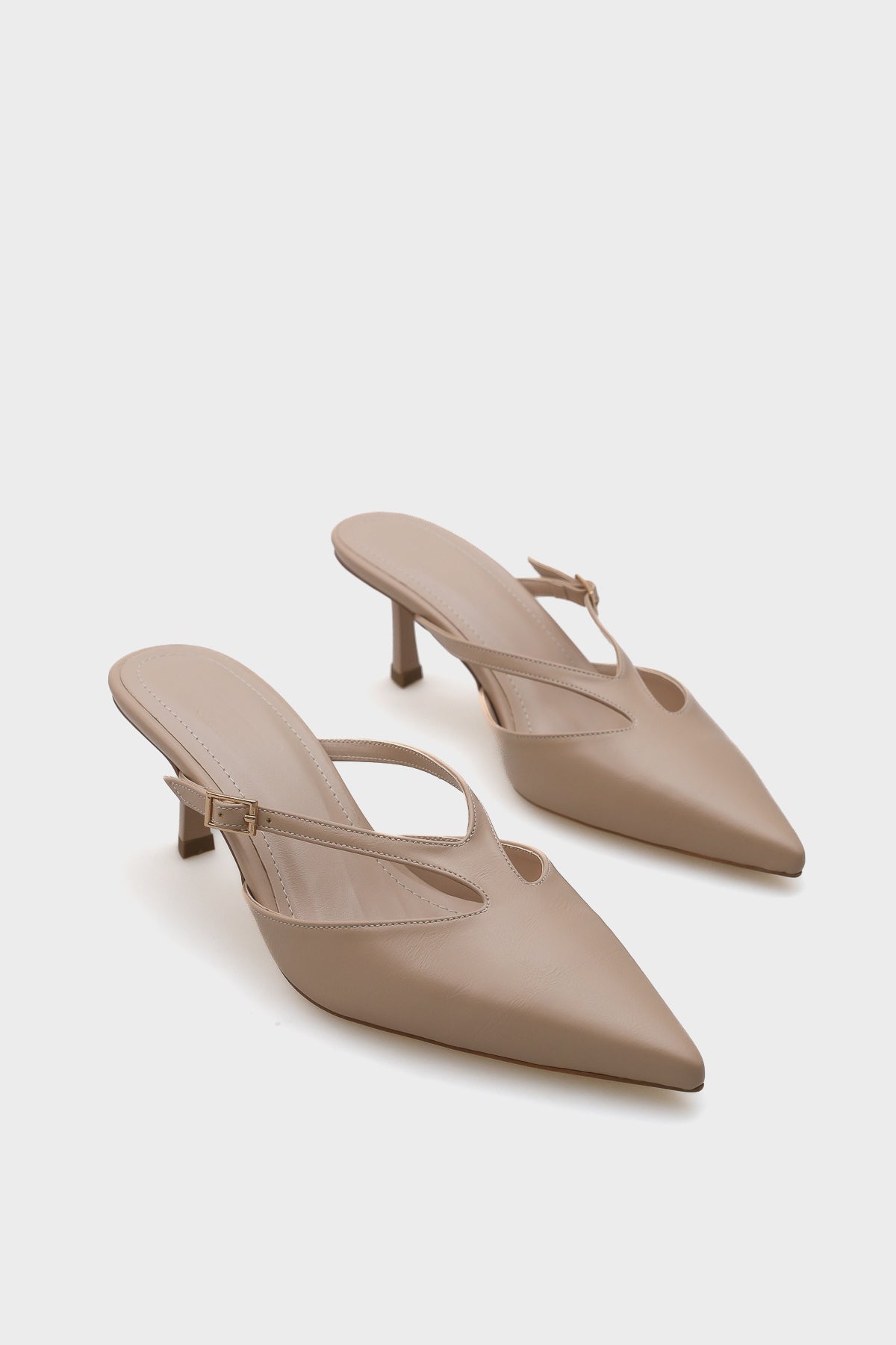 Lucie Orta Topuklu Sivri Burunlu Tokalı Kadın Burnu Kapalı Terlik