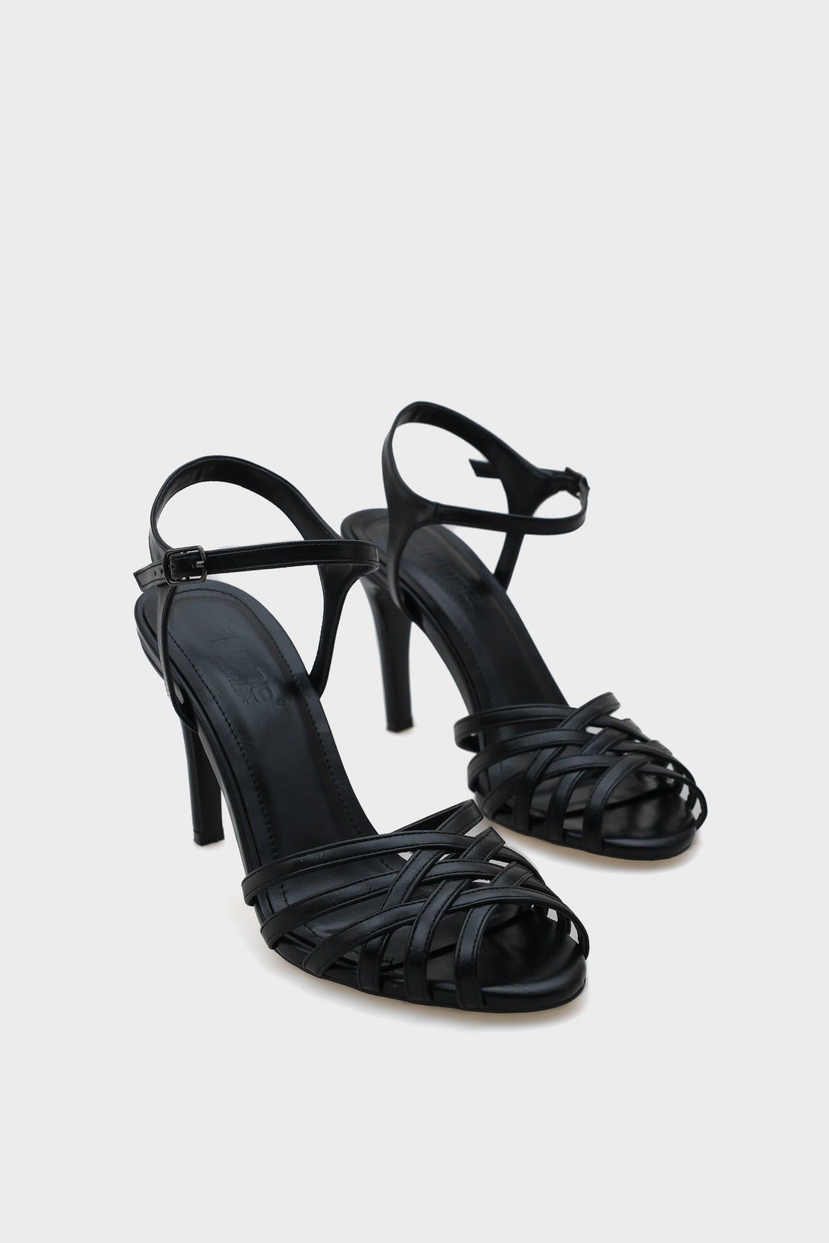 Corri Topuklu Kafes Örgülü Bilekten Bantlı Kadın Sandalet