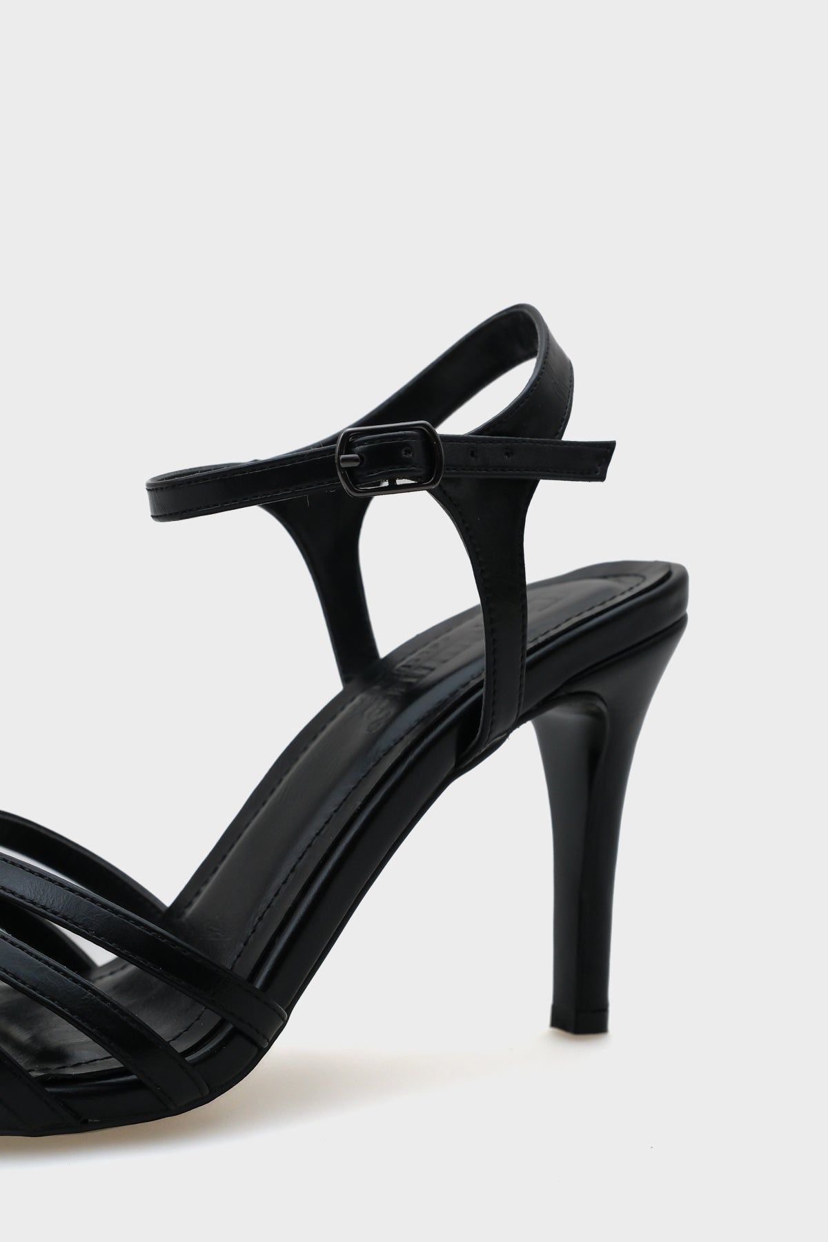 Corri Topuklu Kafes Örgülü Bilekten Bantlı Kadın Sandalet