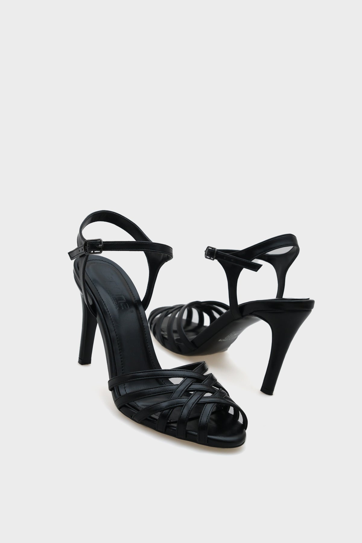 Corri Topuklu Kafes Örgülü Bilekten Bantlı Kadın Sandalet