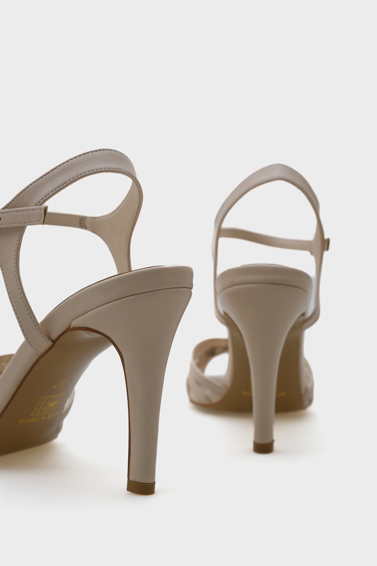 Corri Topuklu Kafes Örgülü Bilekten Bantlı Kadın Sandalet