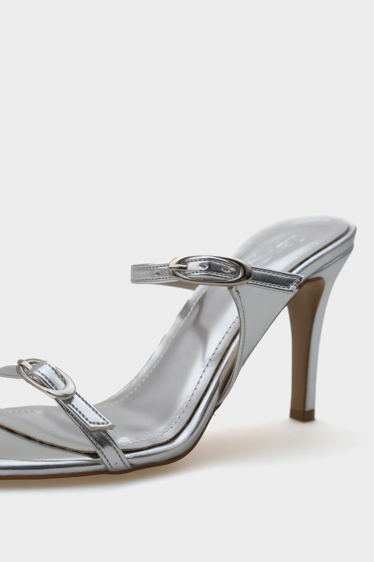 Lucky Topuklu Çift Bantlı Metalik Kadın Şık Terlik