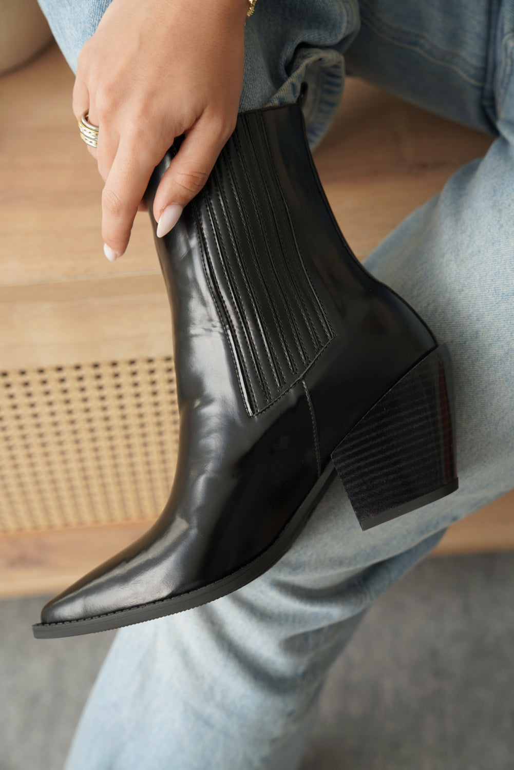 Ellyn Sivri Burunlu Yandan Lastikli Kadın Kovboy Bot