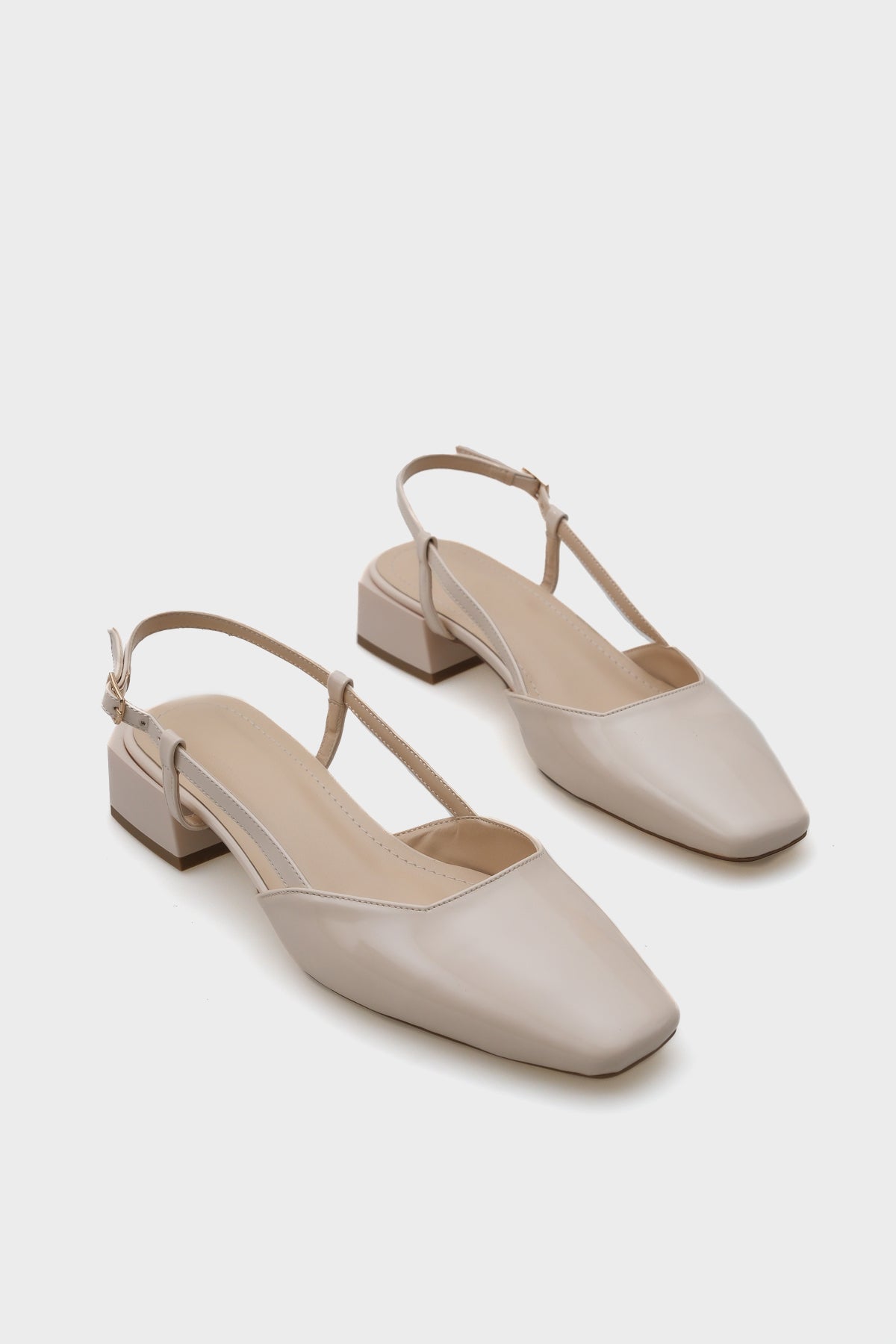 Rana Arkası Açık Küt Burunlu Kalın Topuklu Rugan Kadın Ayakkabı